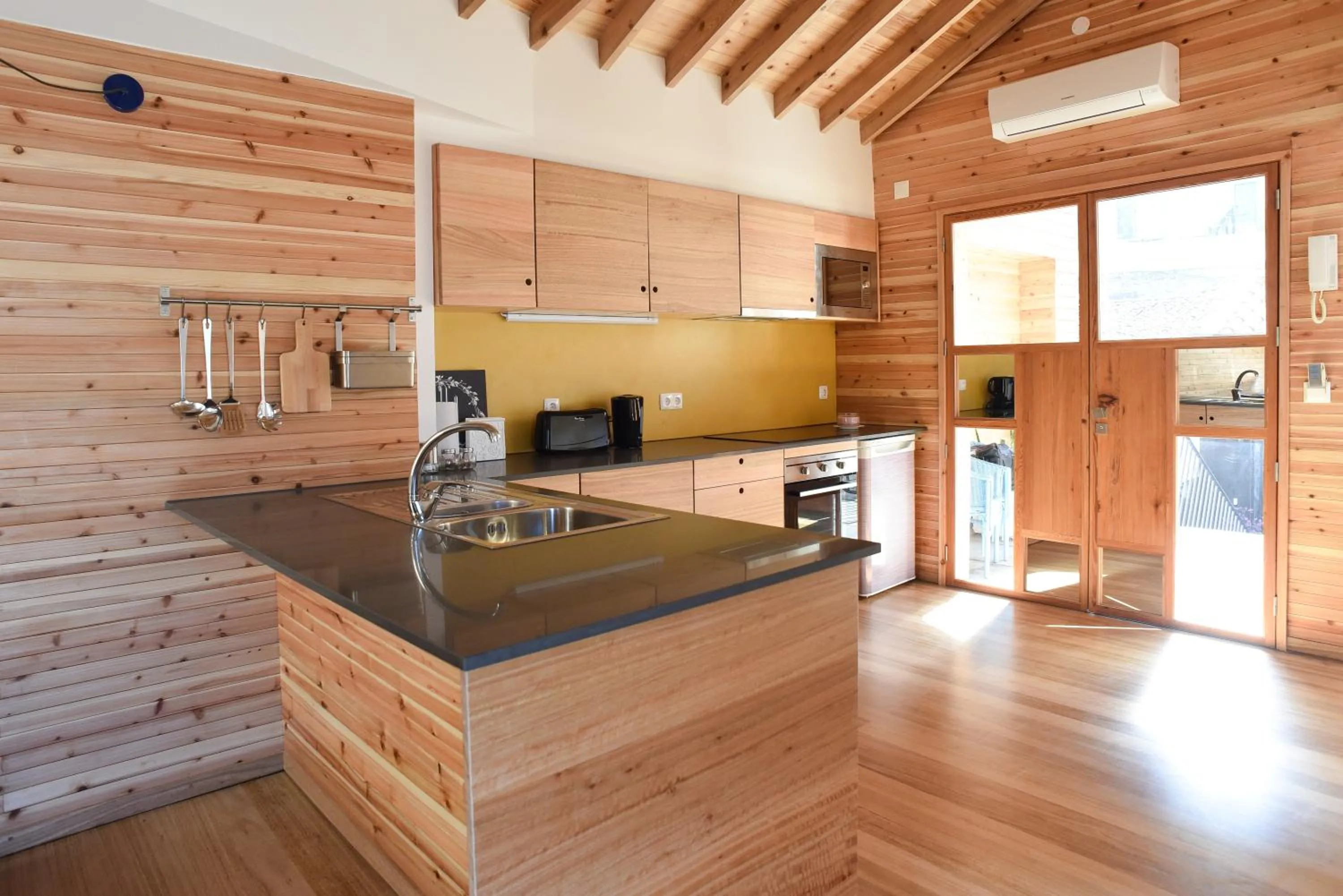 Kitchen or kitchenette in Porto Pim Bay