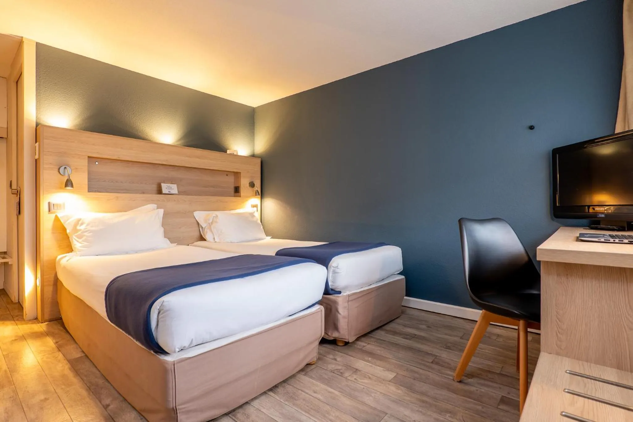 Bed in Kyriad Digne-Les-Bains