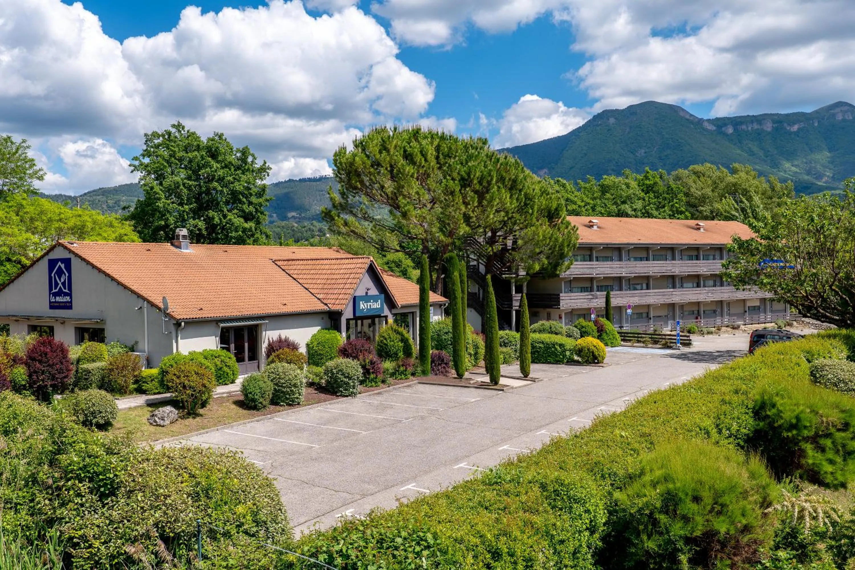 Property building in Kyriad Digne-Les-Bains