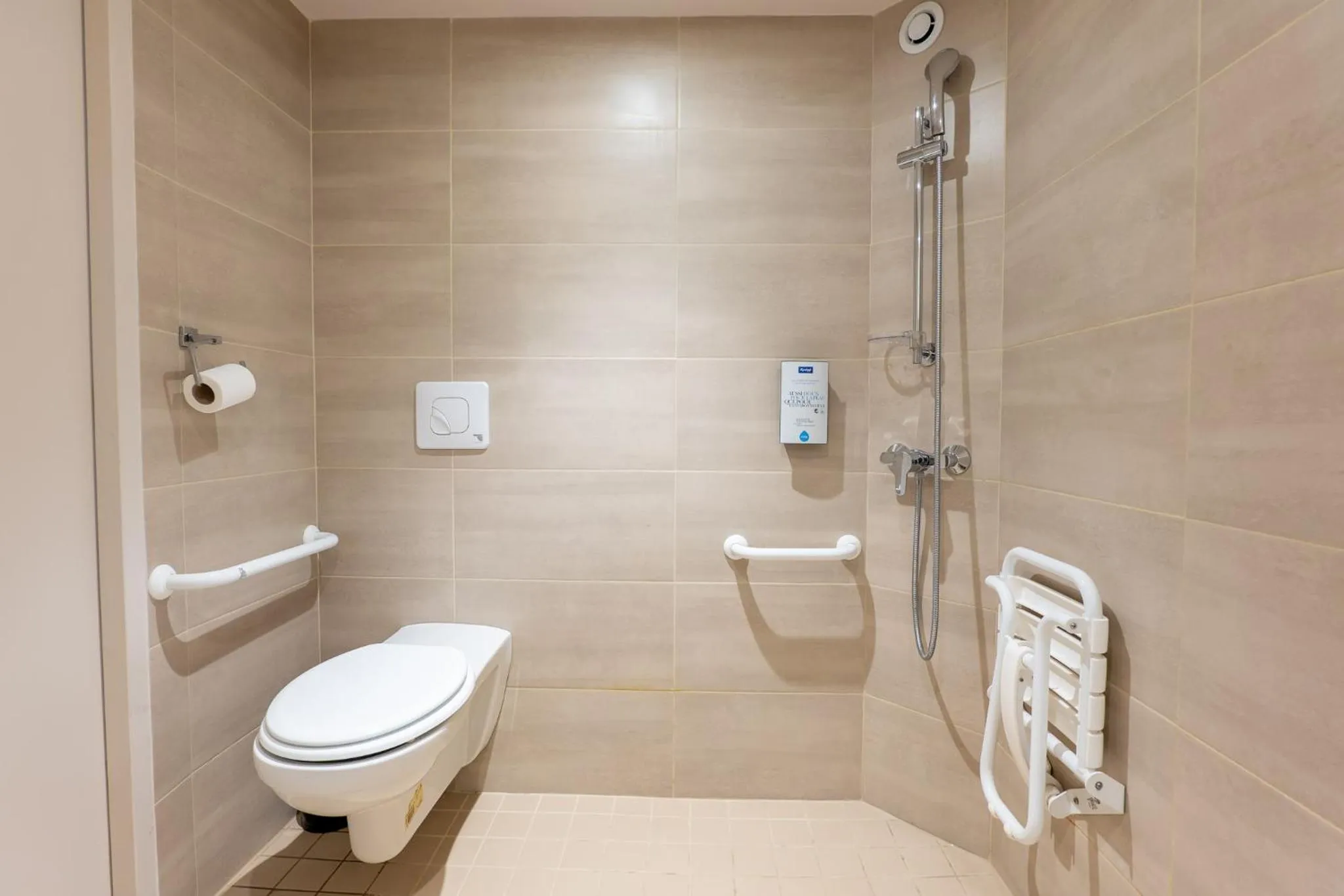 Shower in Kyriad Digne-Les-Bains