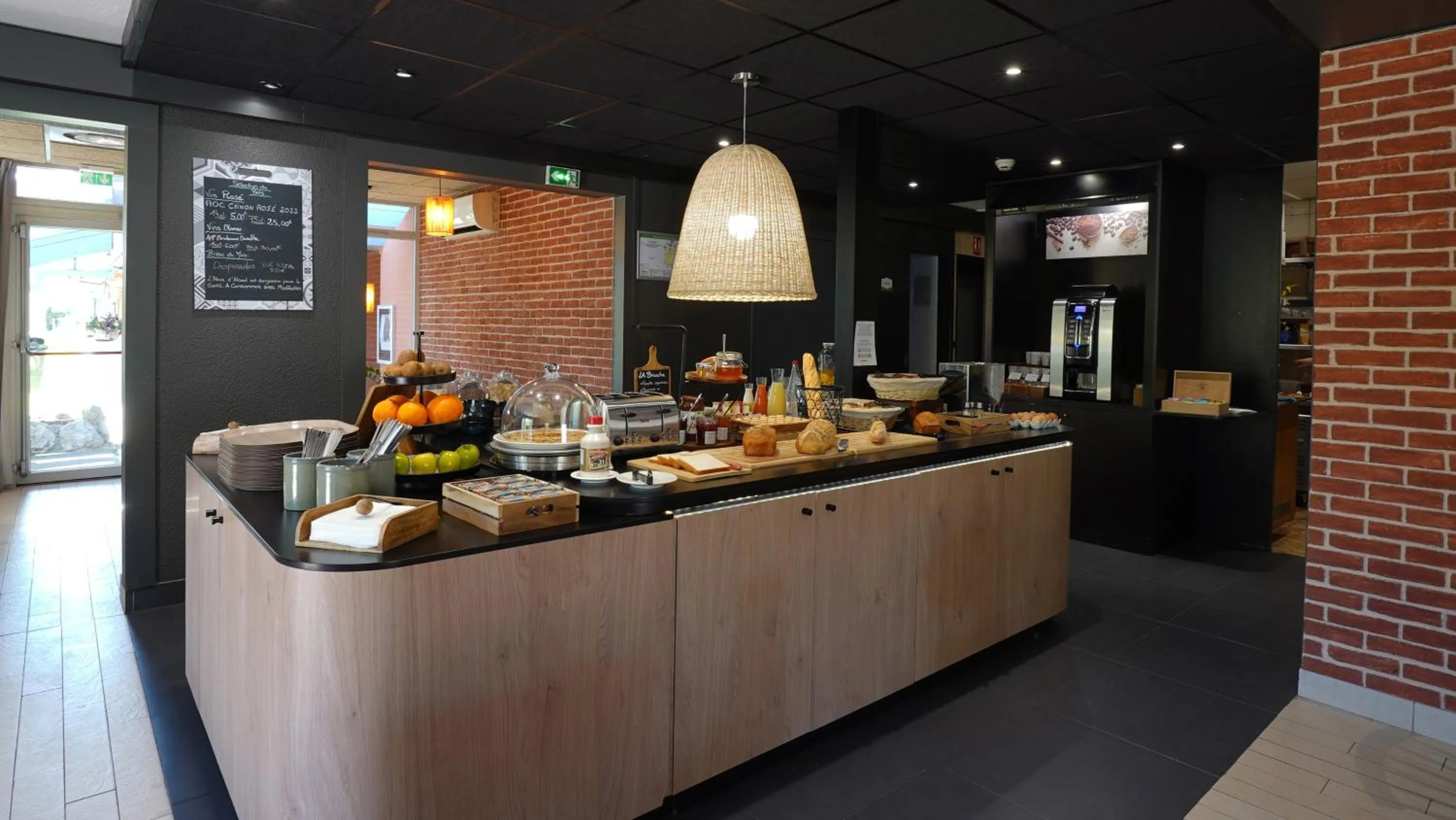 Restaurant/places to eat in Campanile NATURE - Aix En Provence Meyreuil