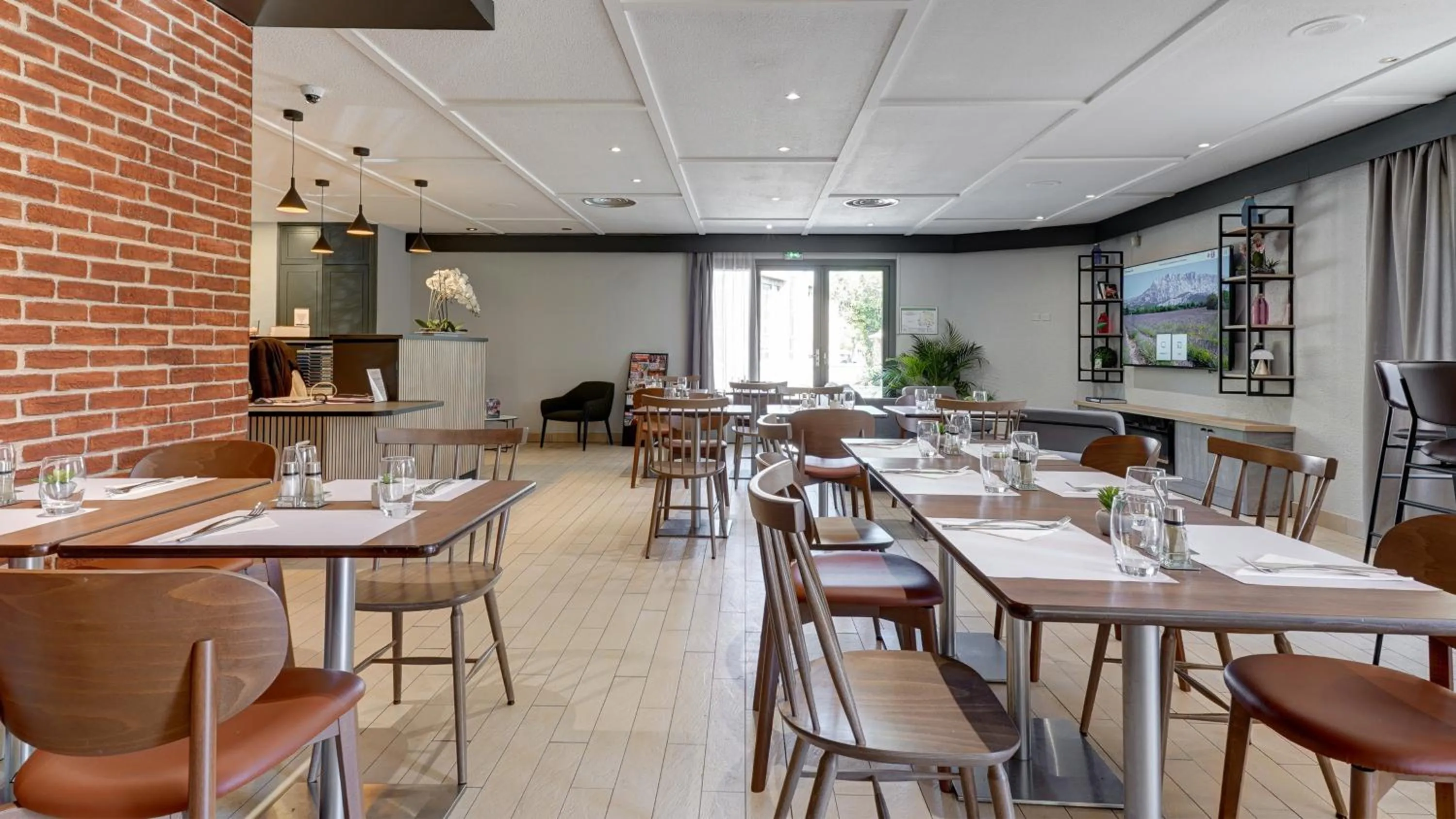 Restaurant/places to eat in Campanile NATURE - Aix En Provence Meyreuil