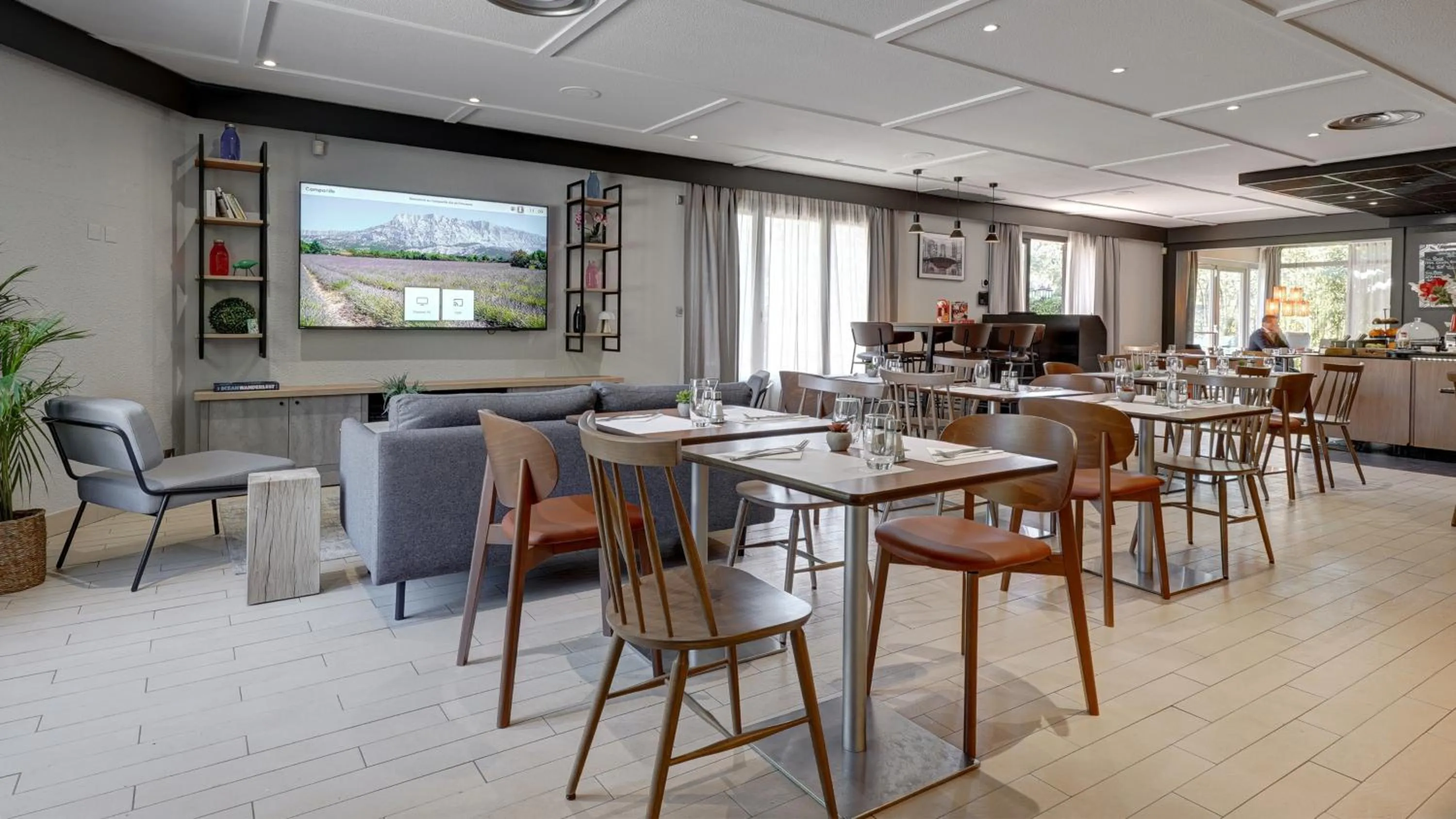 Restaurant/places to eat in Campanile NATURE - Aix En Provence Meyreuil