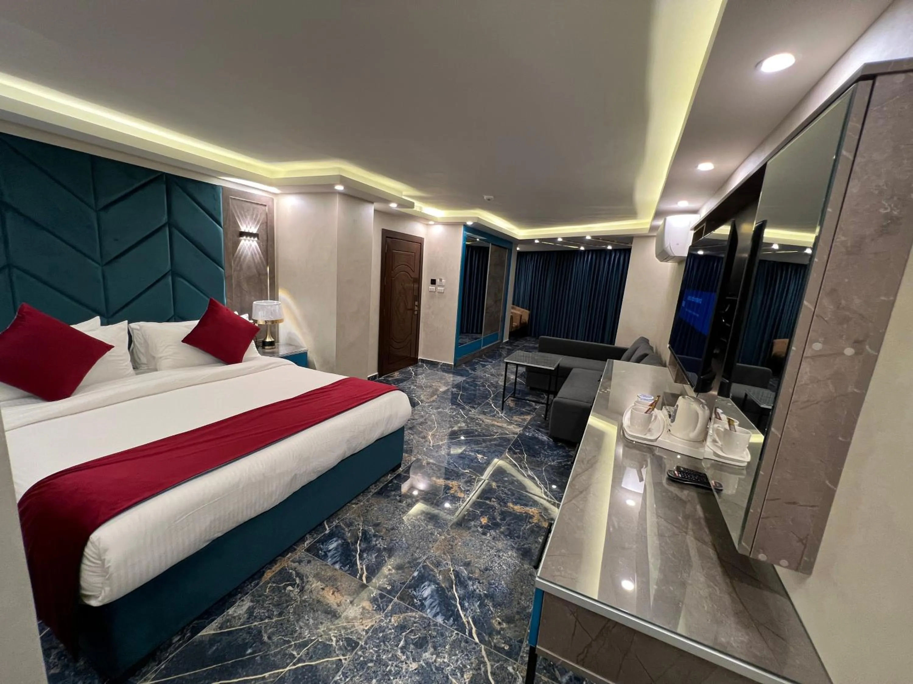 Bathroom, Bed in Petra Sella Hotel