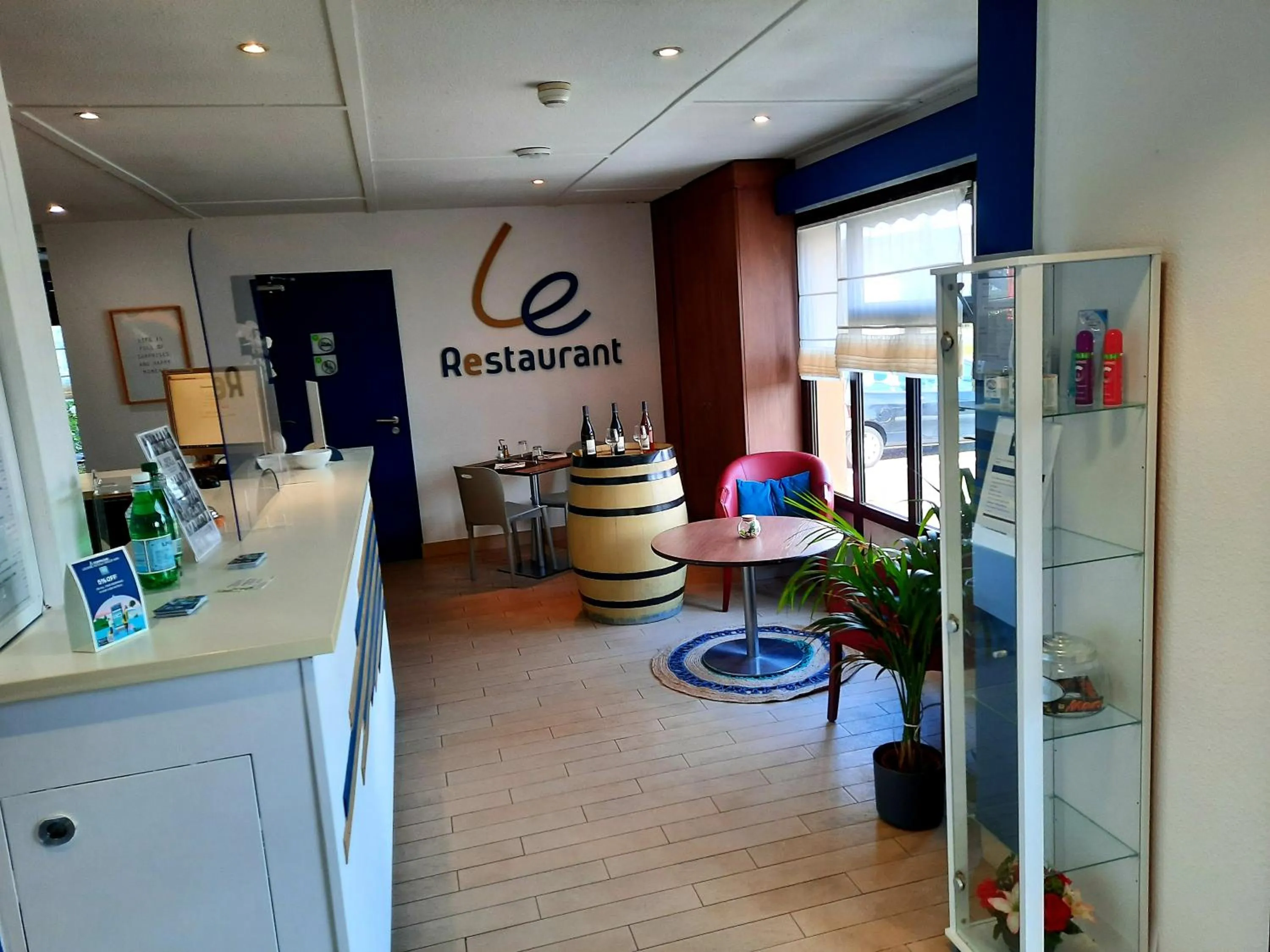 Lobby or reception in Kyriad Blois Nord