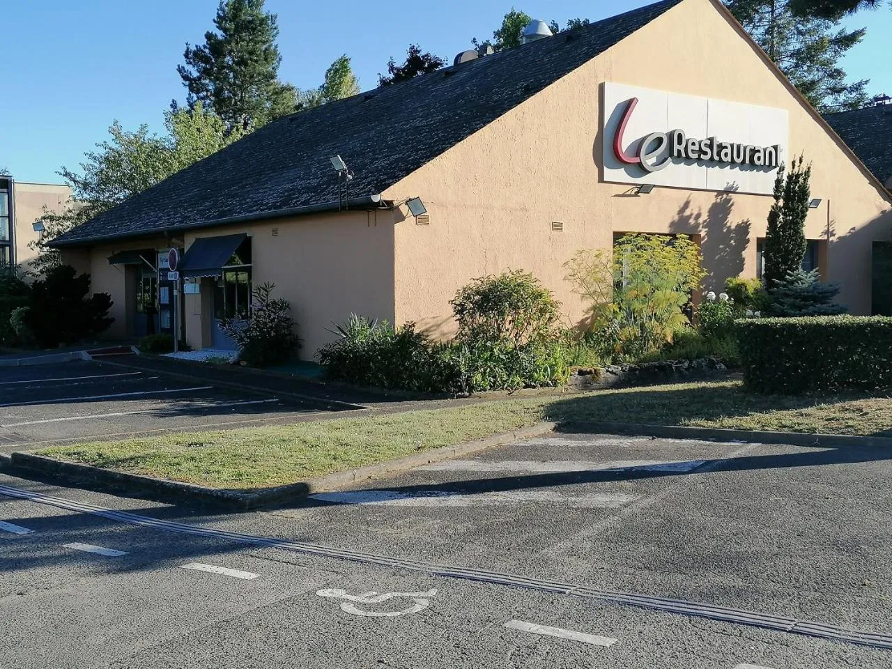 Restaurant/places to eat in Kyriad Blois Nord