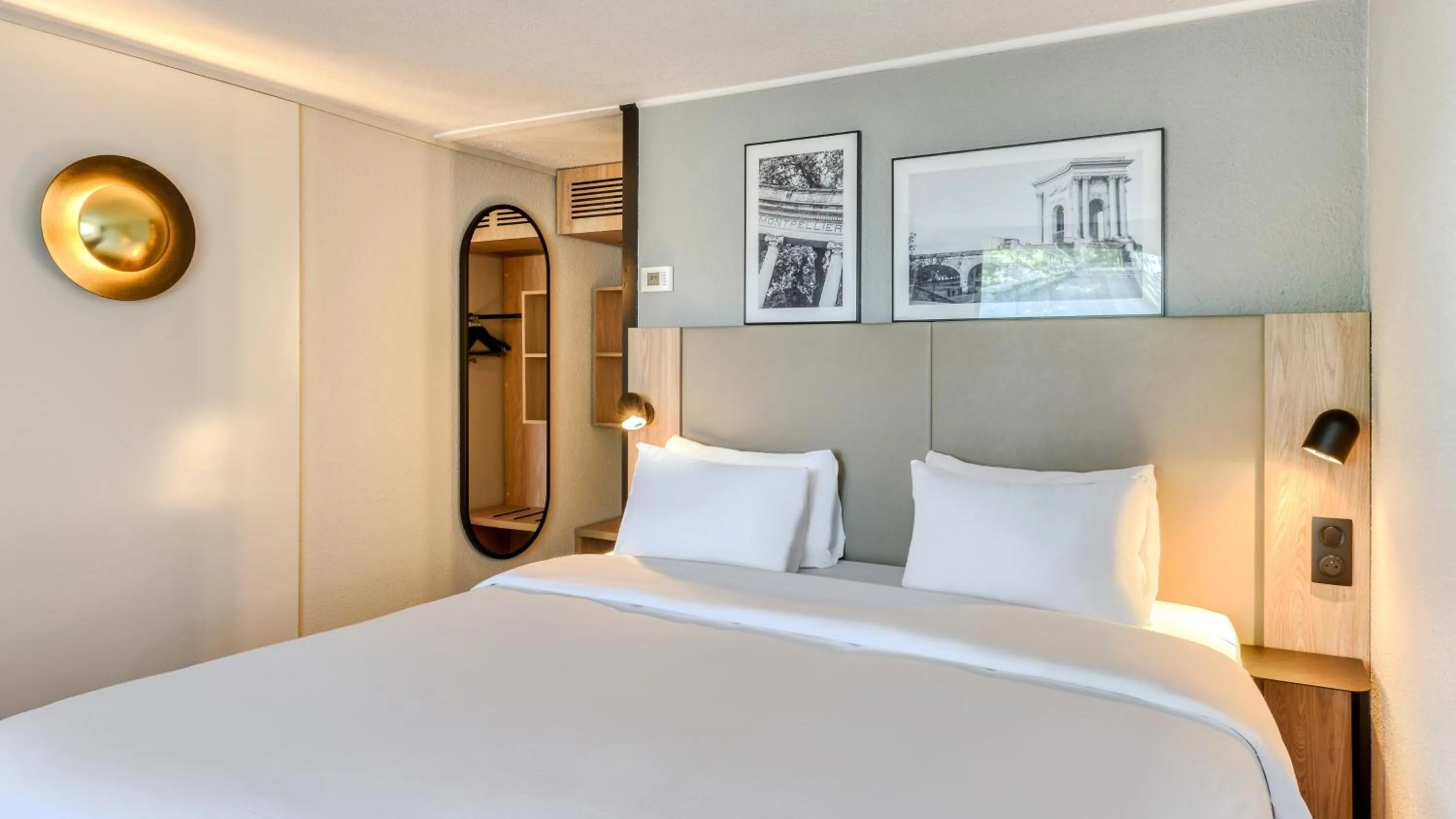 Photo of the whole room, Bed in Campanile NATURE - Dijon Est Saint-Apollinaire