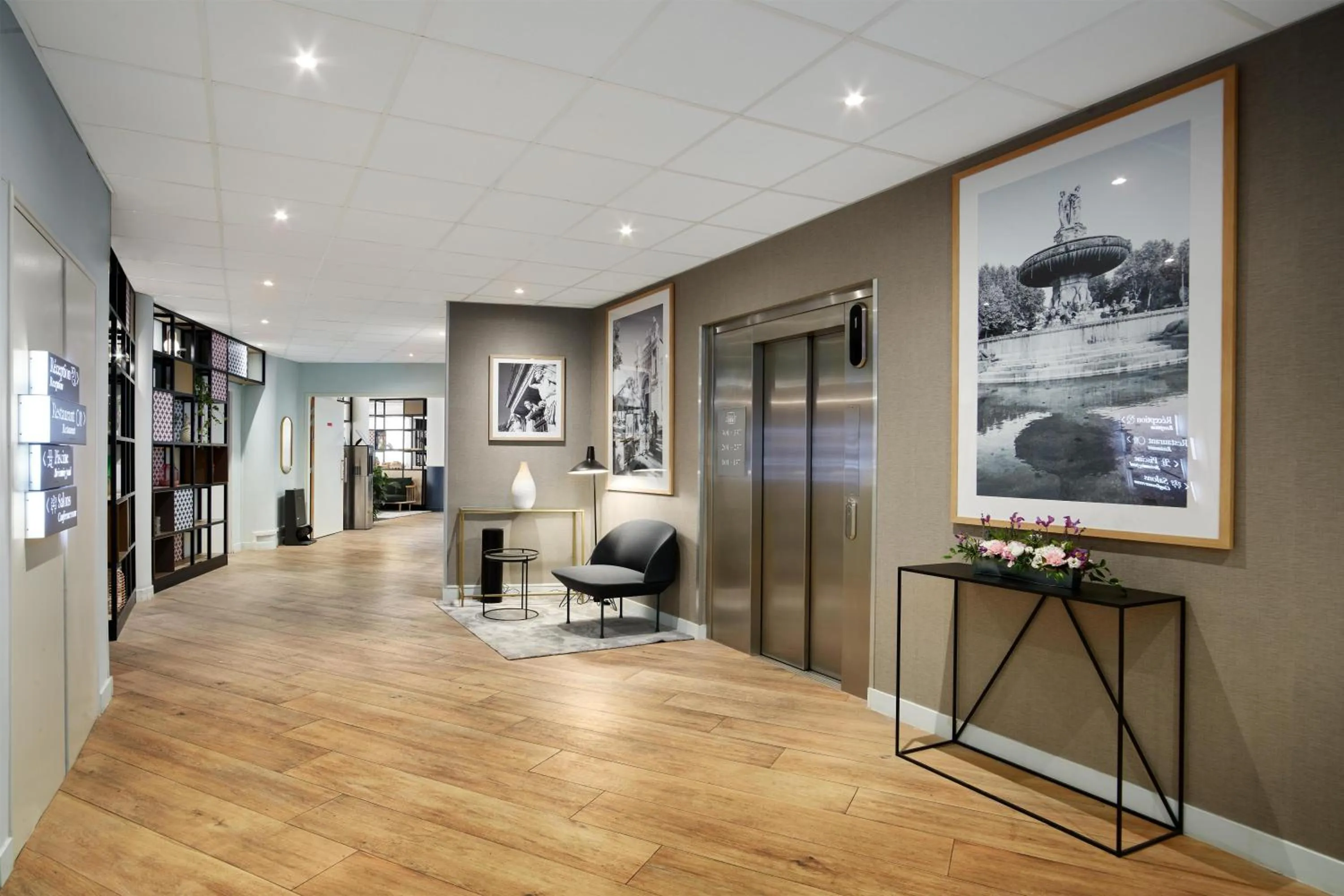 Lobby or reception in Radisson Hotel Aix En Provence