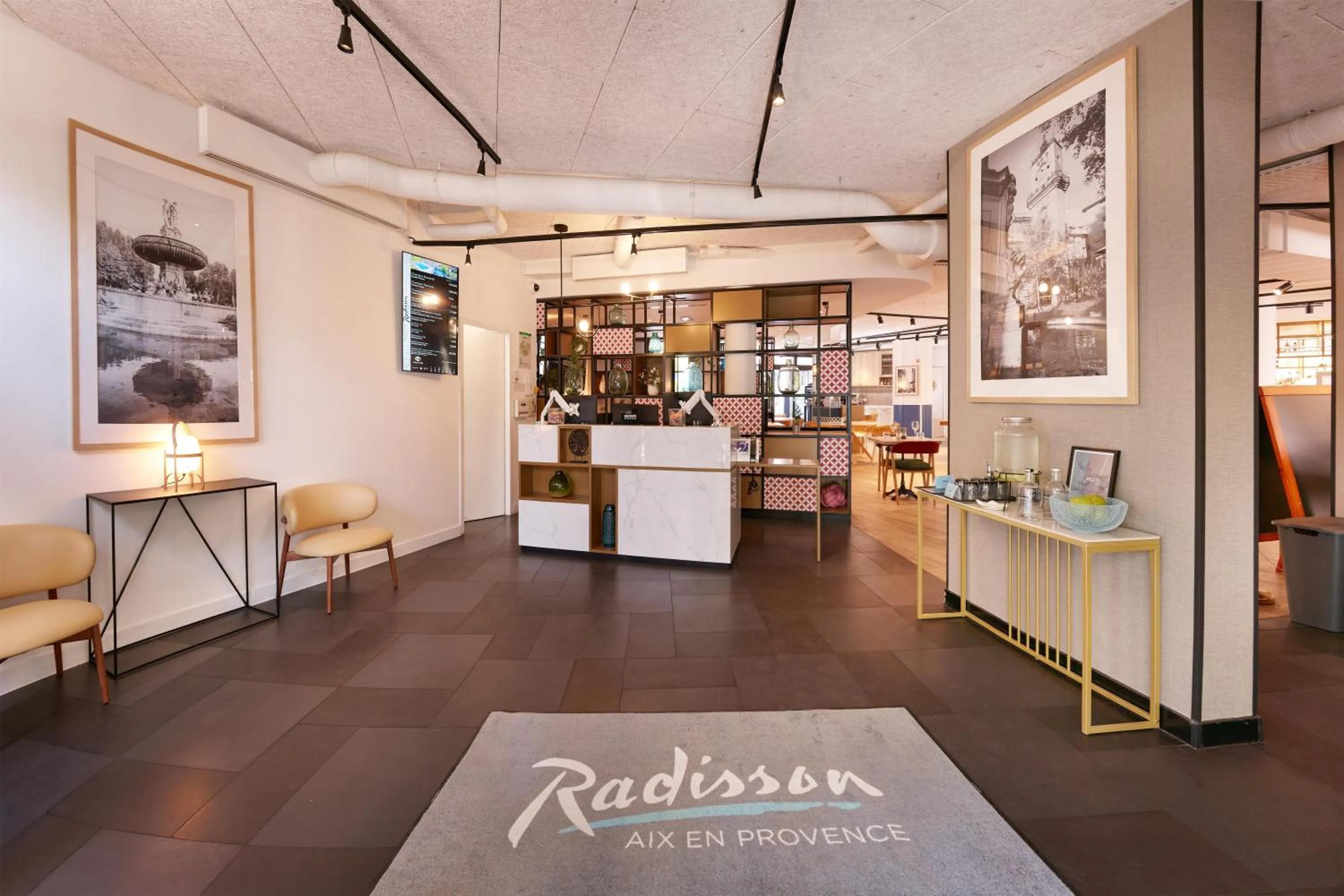Lobby or reception in Radisson Hotel Aix En Provence