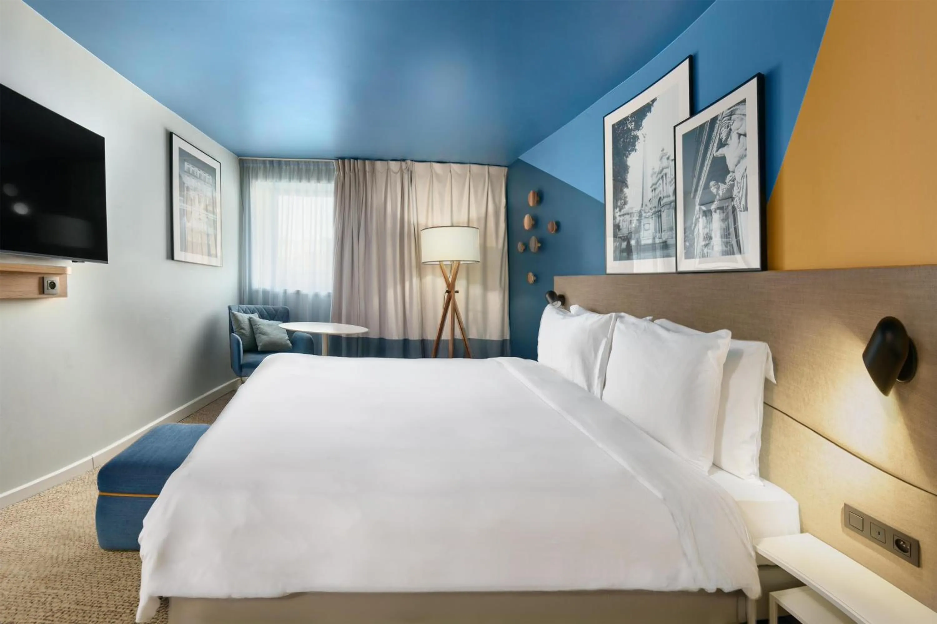 Bedroom, Bed in Radisson Hotel Aix En Provence