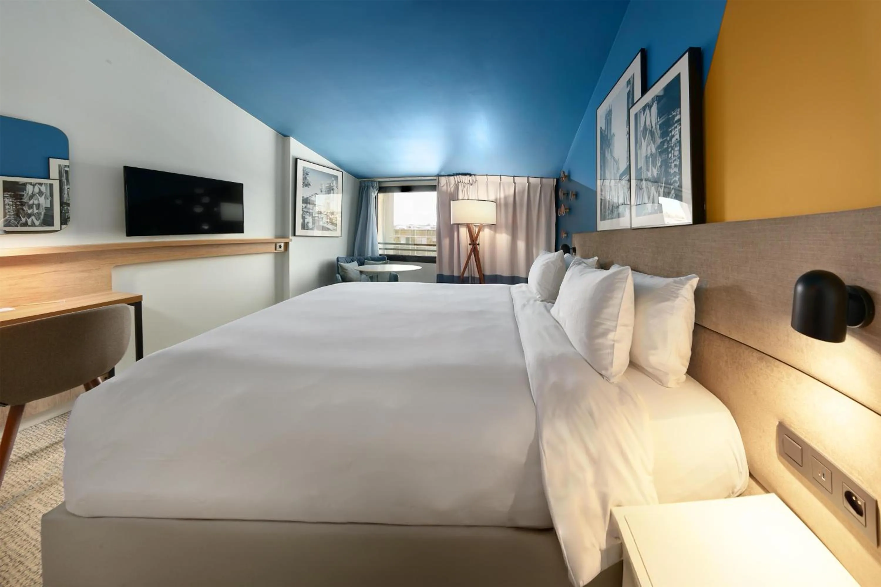 Bedroom, Bed in Radisson Hotel Aix En Provence