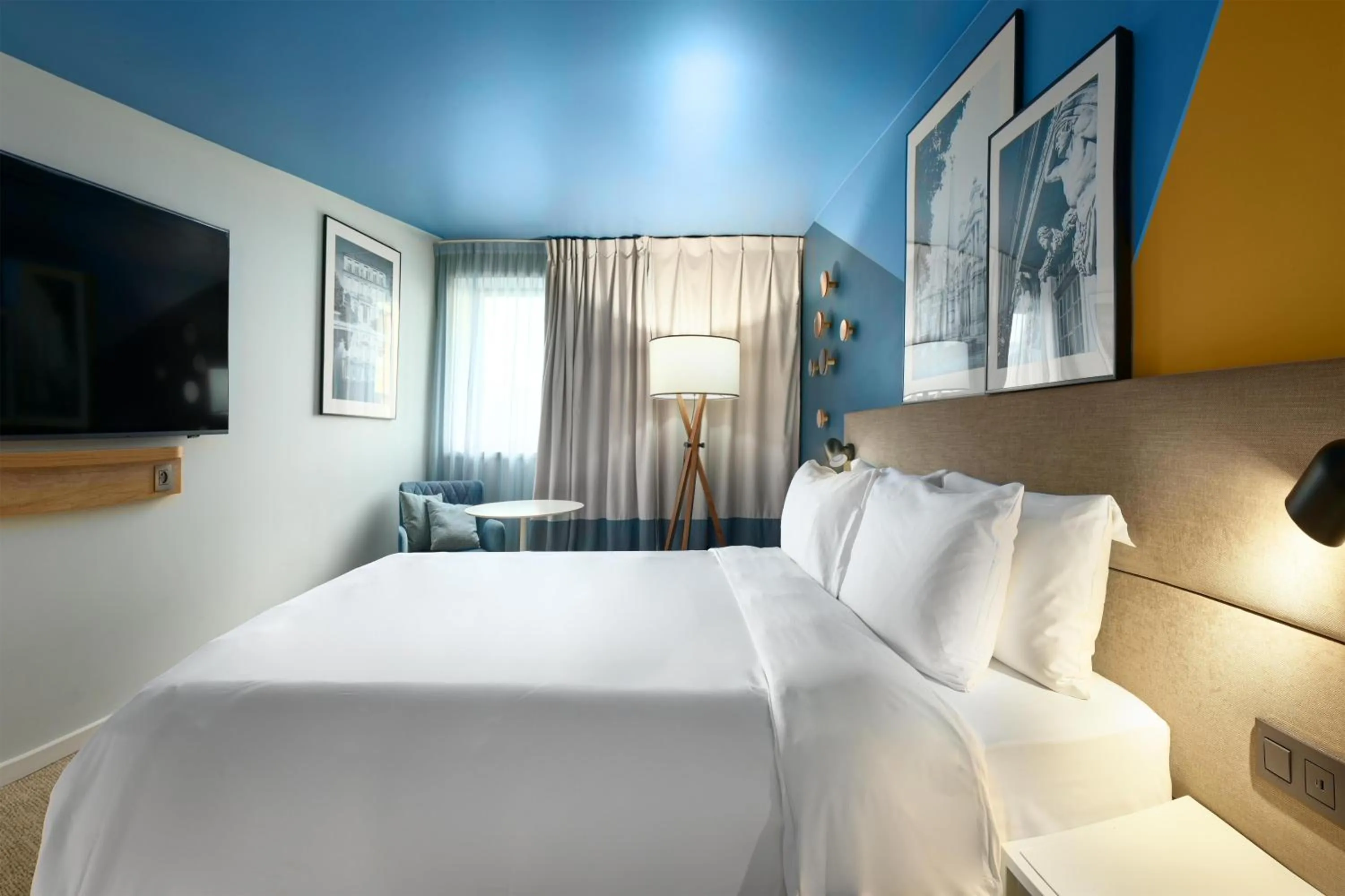 Bedroom, Bed in Radisson Hotel Aix En Provence