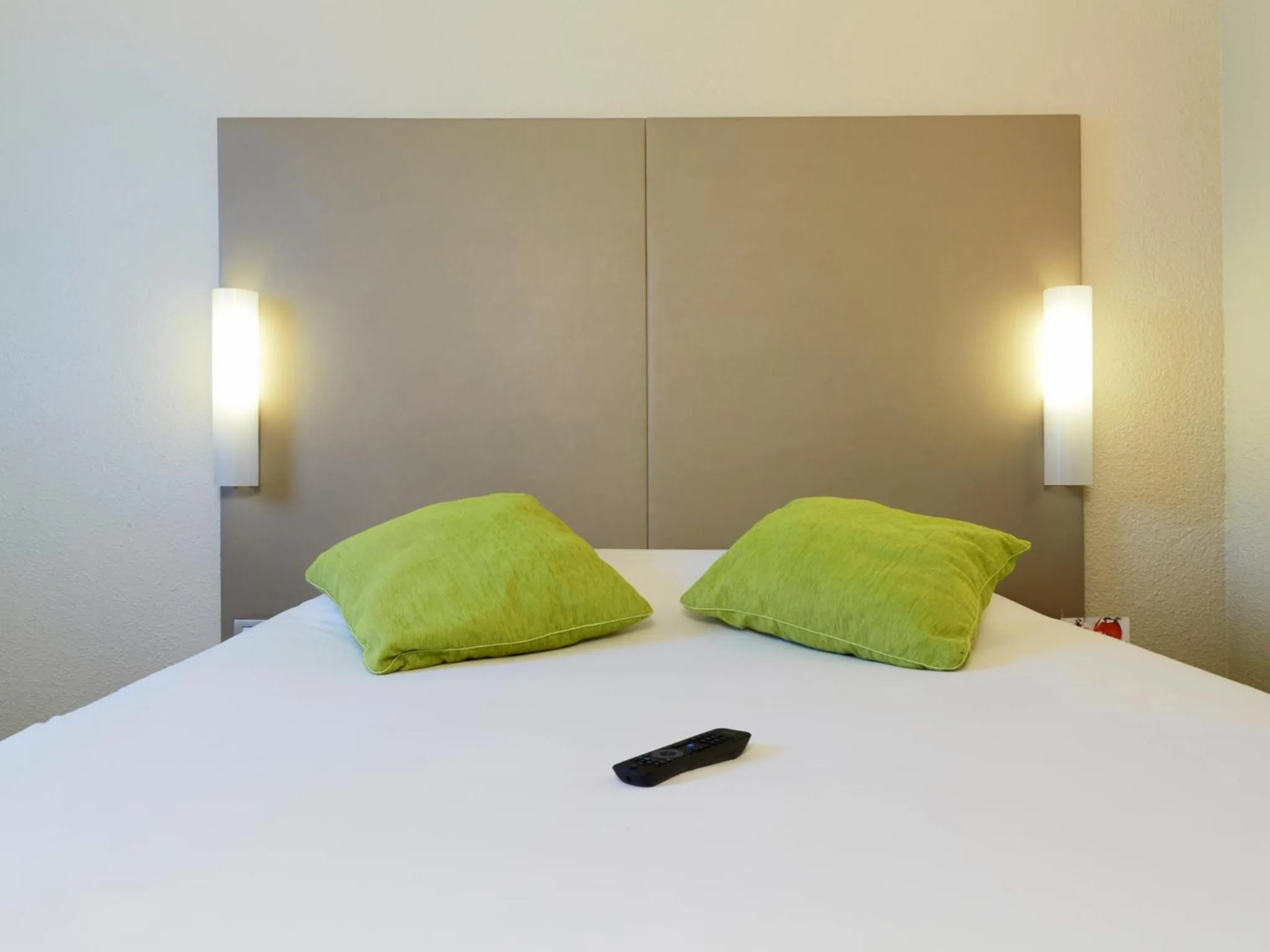 Bedroom, Bed in Campanile Saint-Quentin-En-Yvelines