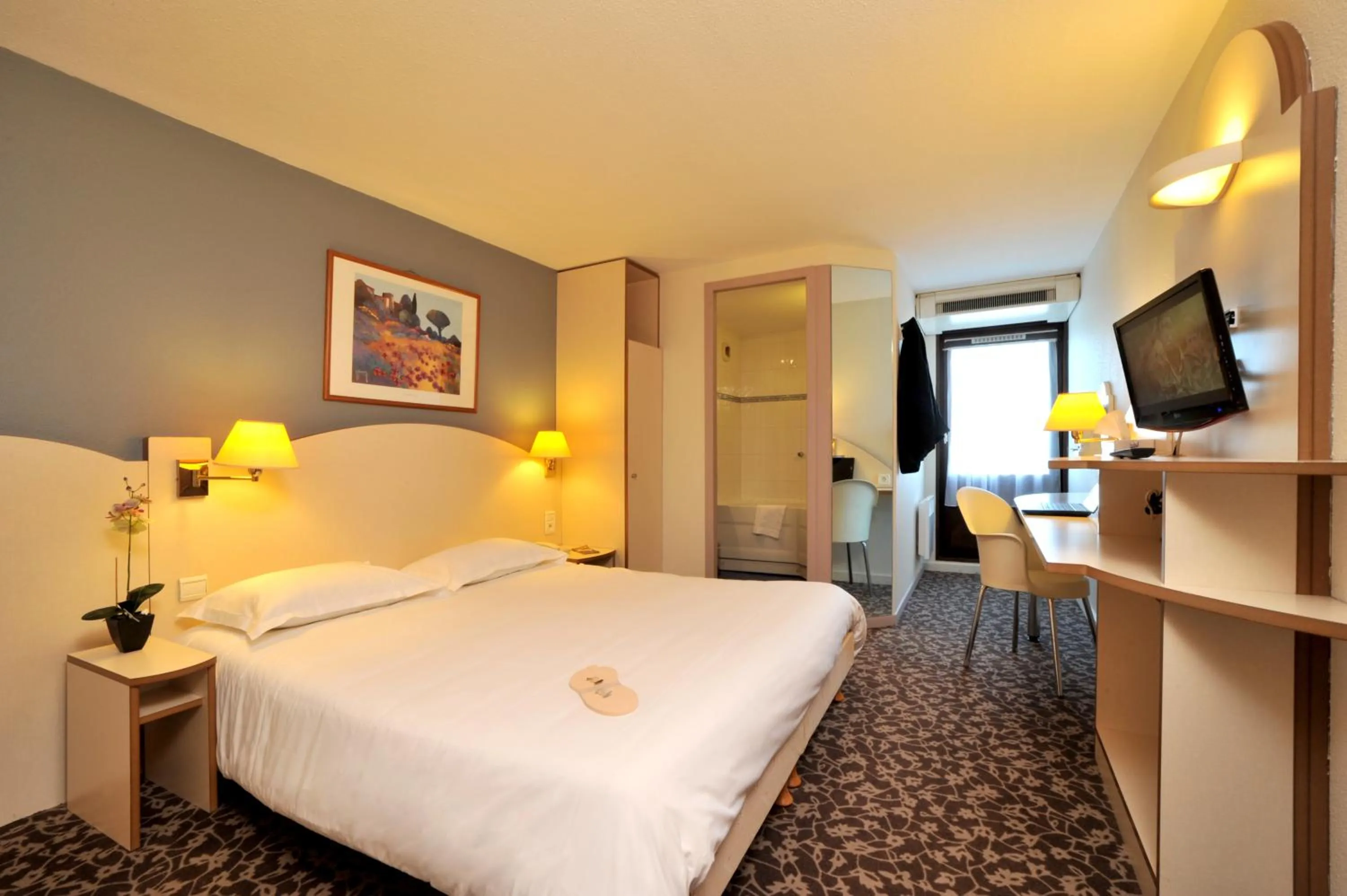 Bedroom, Room Photo in Kyriad Annecy Cran-Gevrier