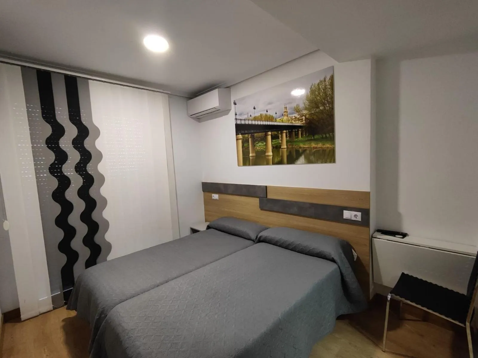 Bed in Hostal Rioja Condestable