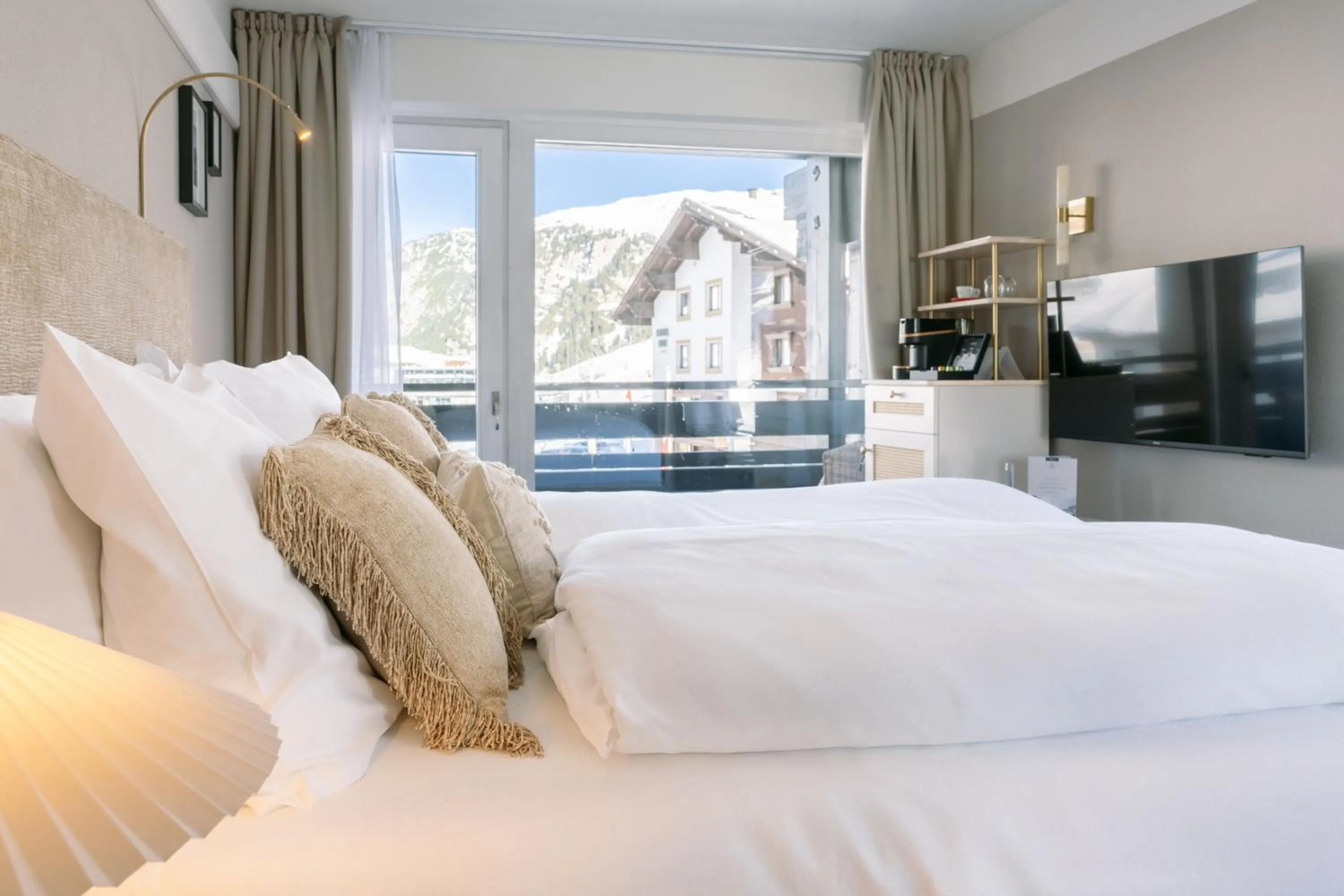 Photo of the whole room, Bed in A-ROSA Hotel Thurnher's Alpenhof