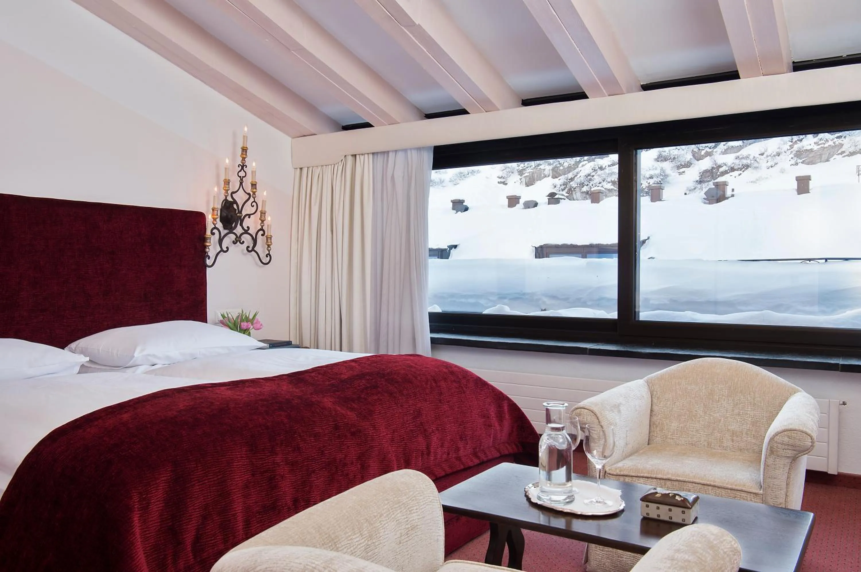 Bedroom, Bed in A-ROSA Hotel Thurnher's Alpenhof