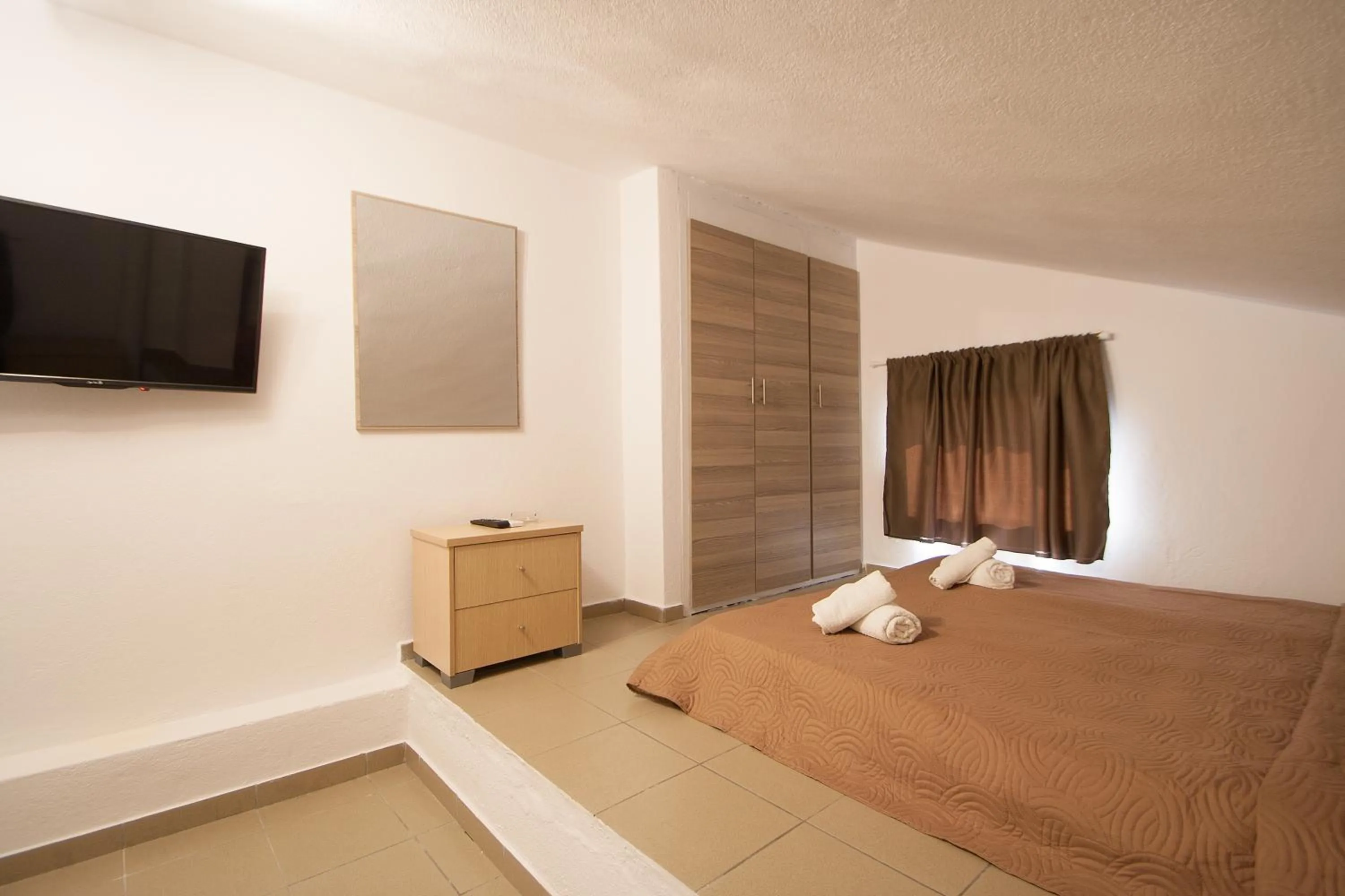 Bed in AVOCADO Skiathos