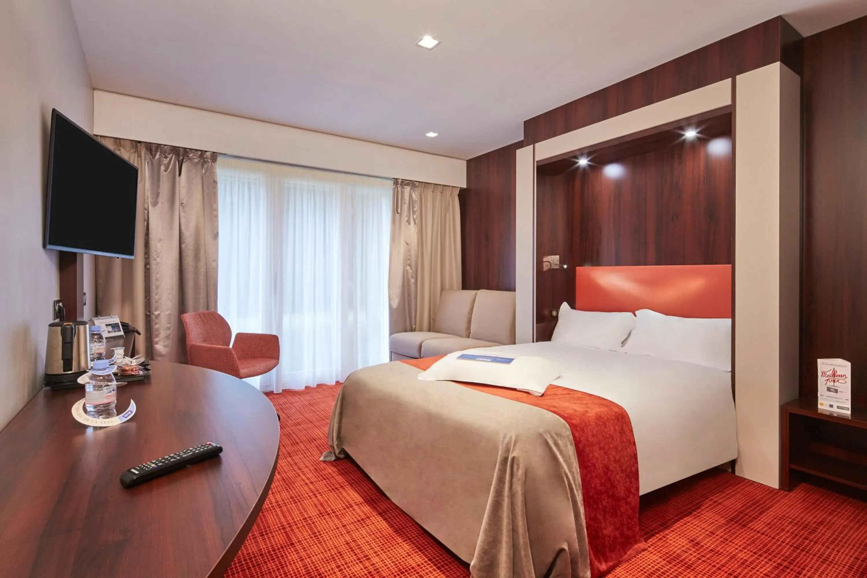 Staff, Bed in Kyriad Nantes Sud - Bouaye Aéroport