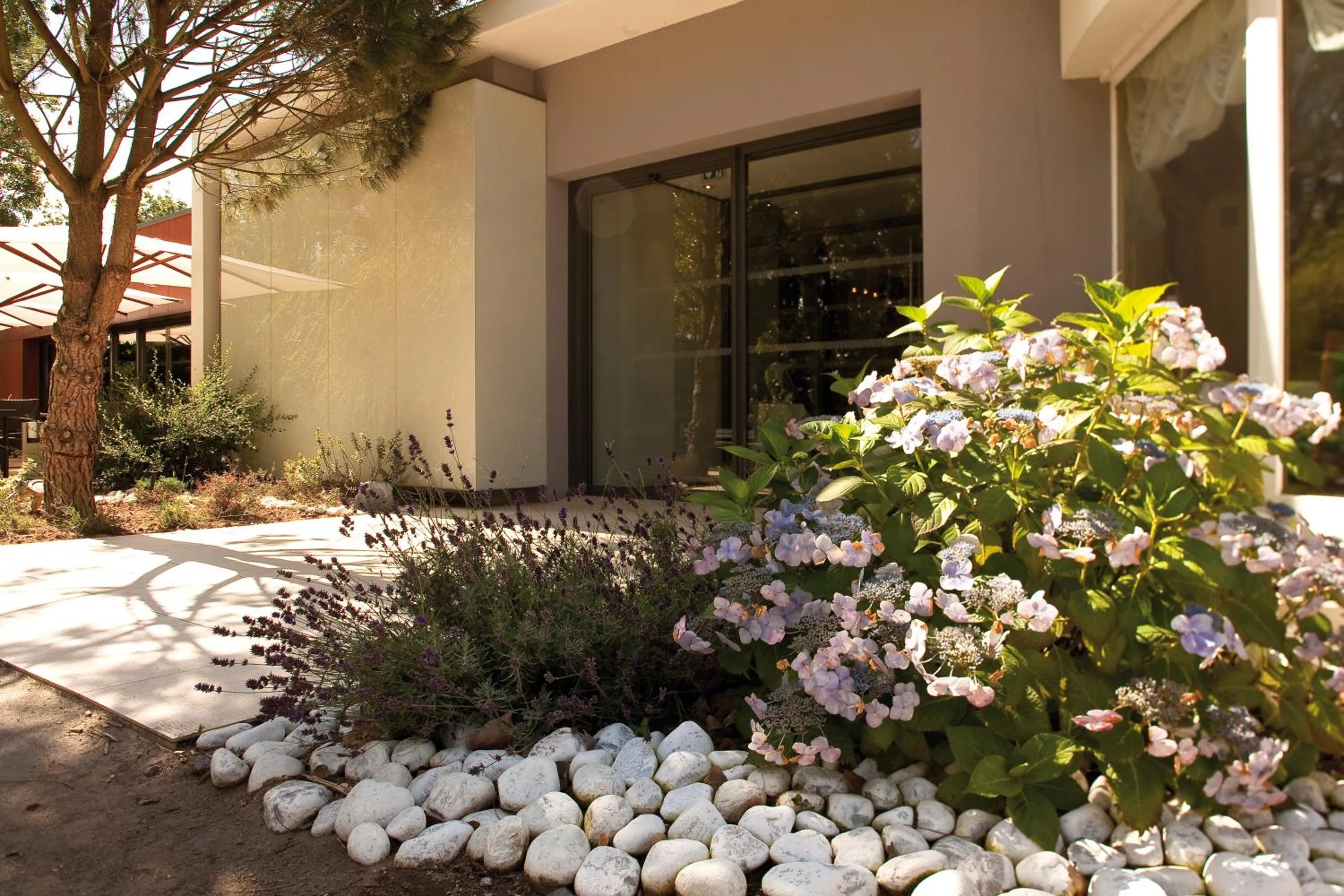 Facade/entrance in Kyriad Nantes Sud - Bouaye Aéroport