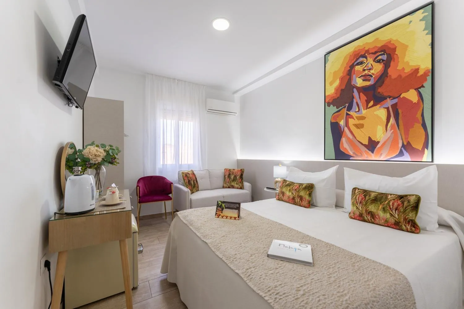 TV and multimedia, Bed in Urban Rooms B&R