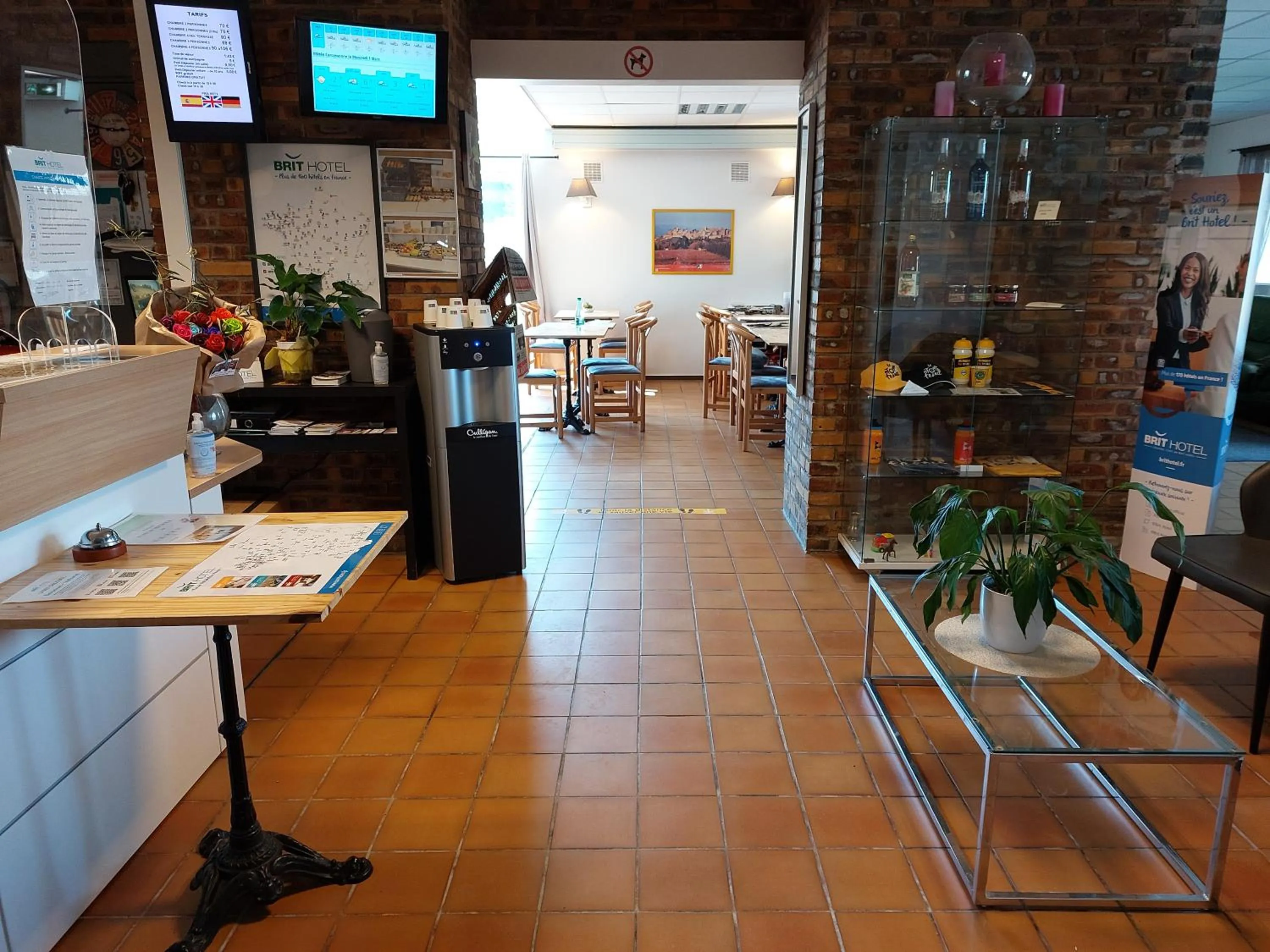 Property building in Brit Hotel Bosquet Carcassonne Cité