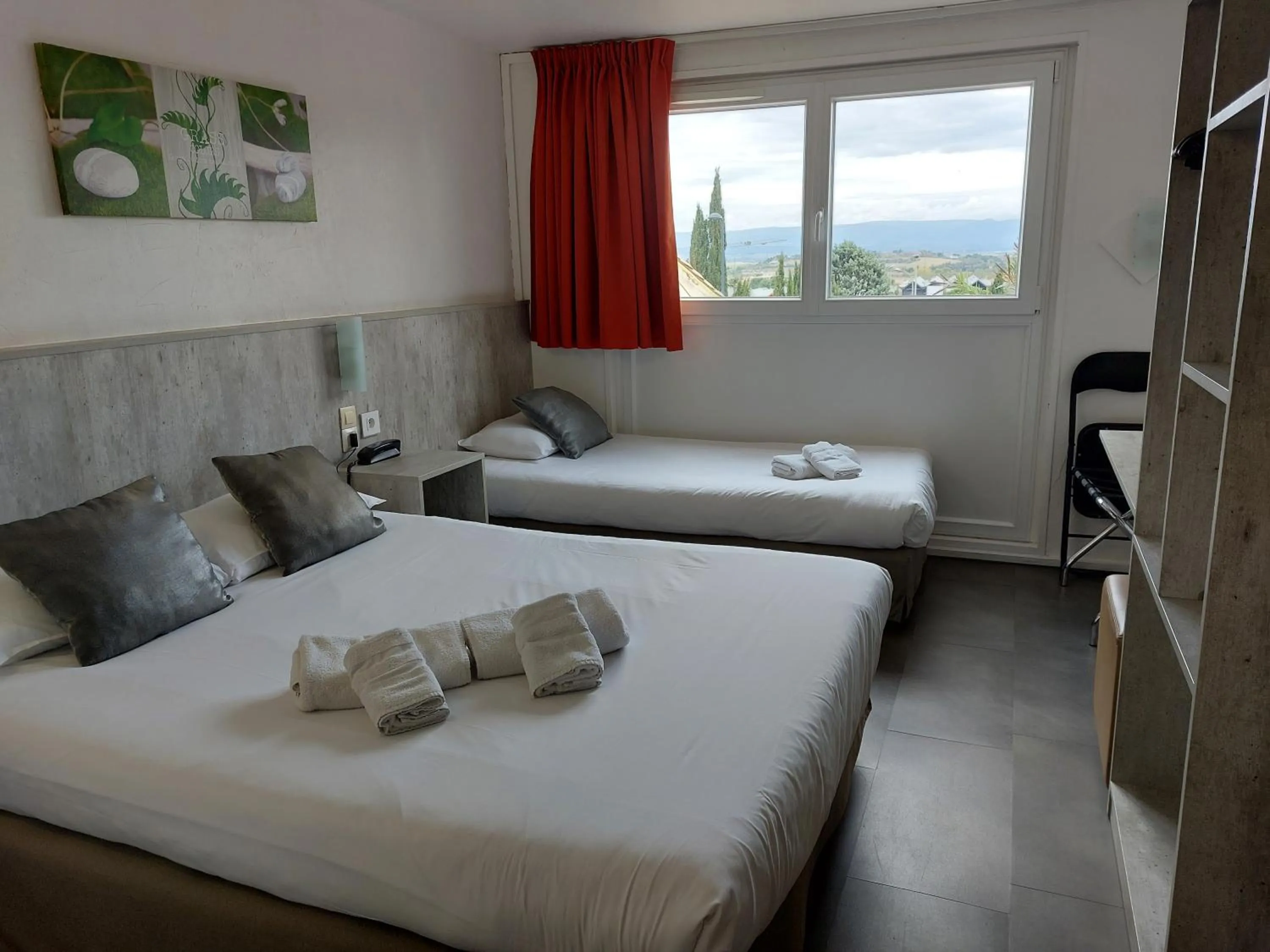 Property building, Bed in Brit Hotel Bosquet Carcassonne Cité