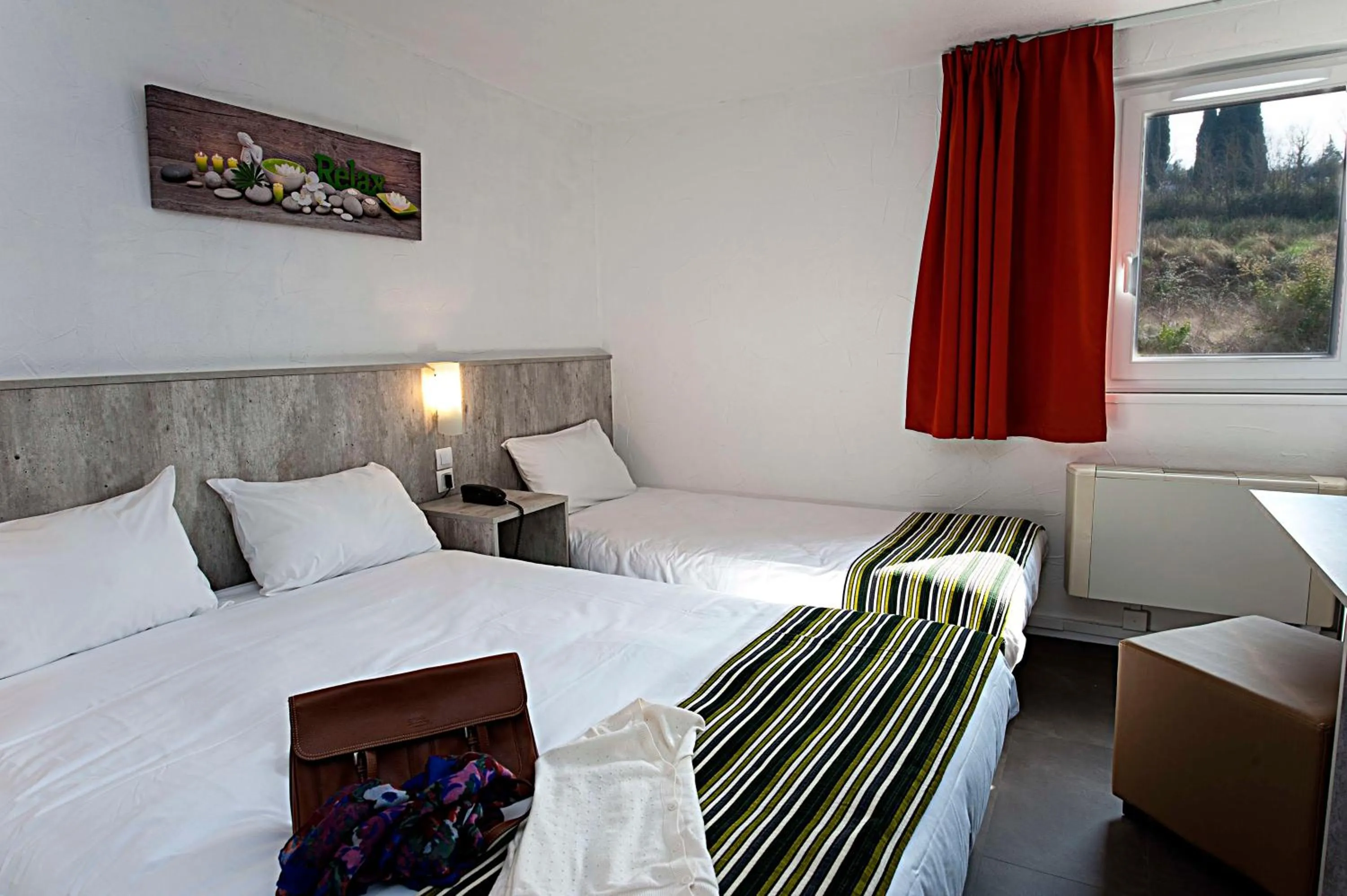 Bedroom, Bed in Brit Hotel Bosquet Carcassonne Cité