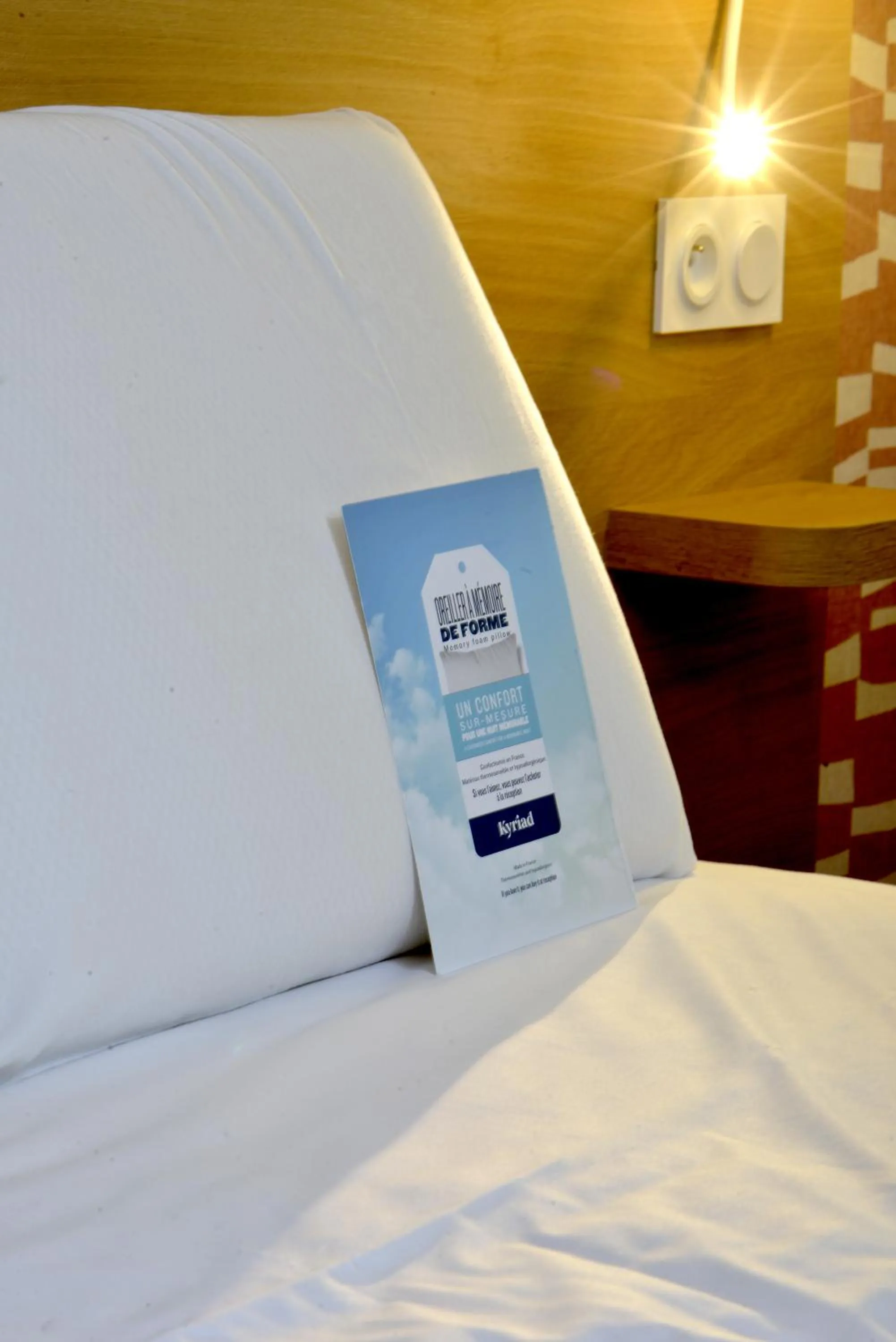 Photo of the whole room, Bed in KYRIAD HONFLEUR - La Riviere Saint Sauveur