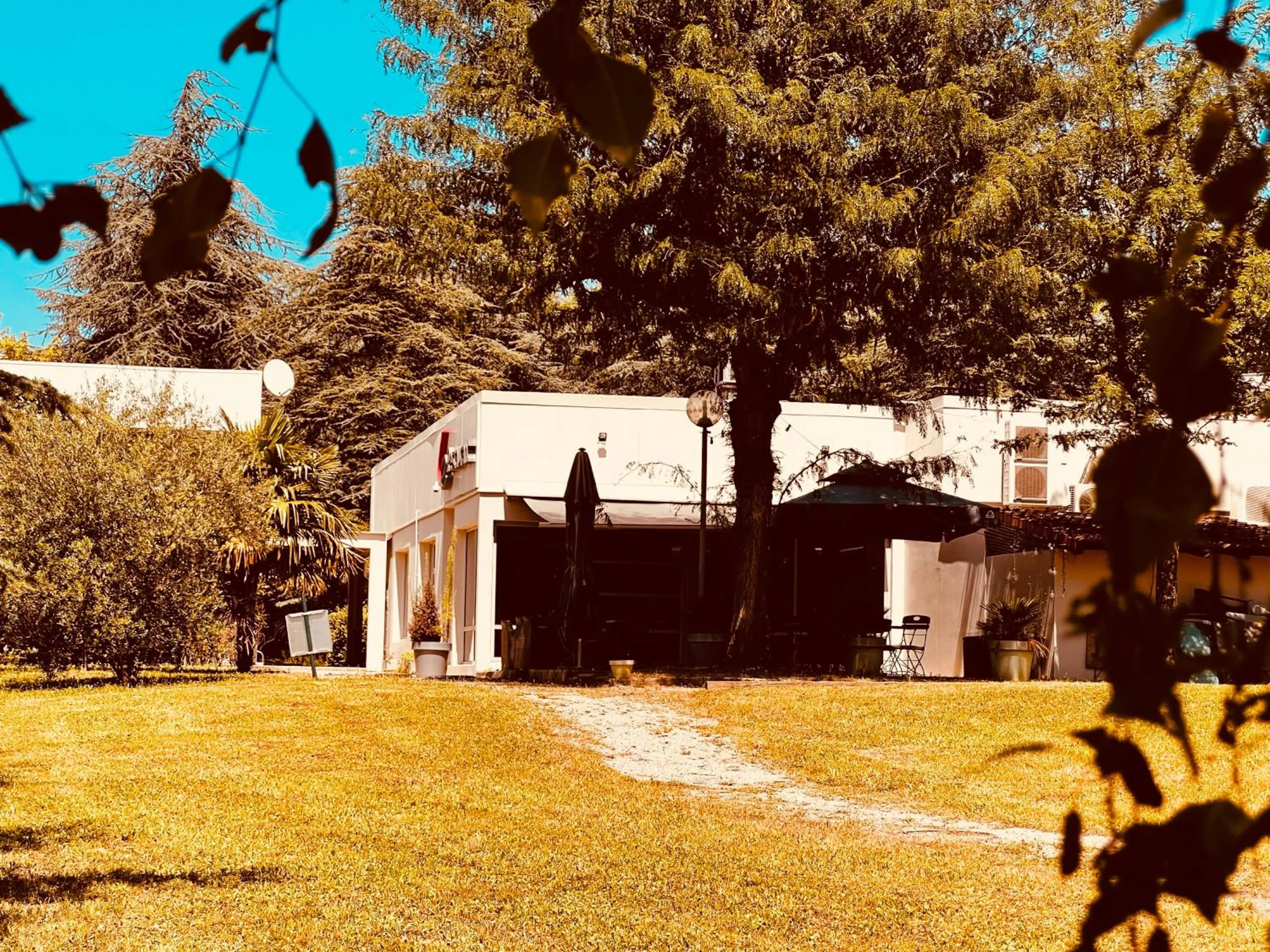 Garden in Campanile Lyon Nord - Ecully