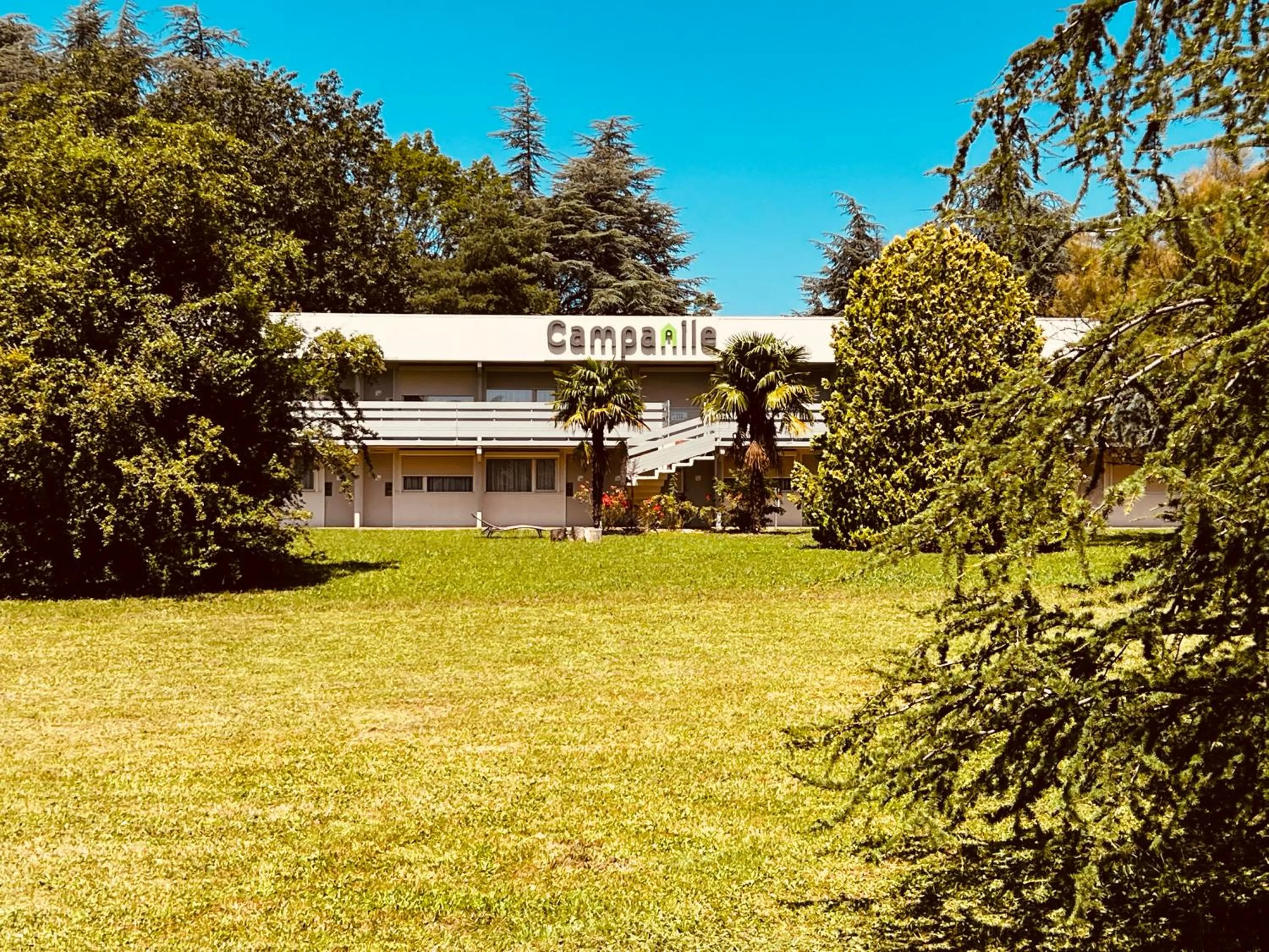 Garden in Campanile Lyon Nord - Ecully