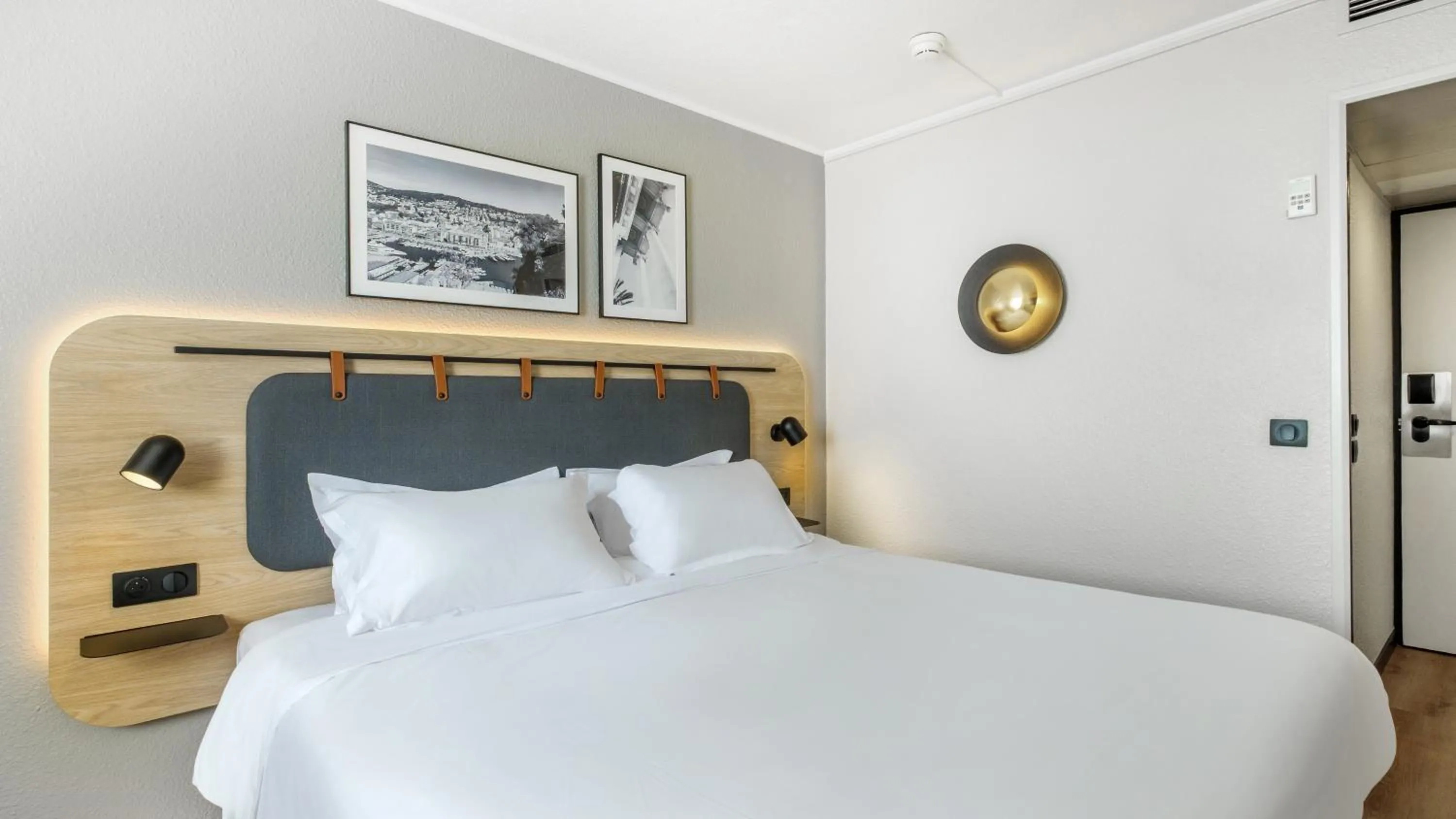 Bedroom, Bed in Campanile PRIME - Nice Airport