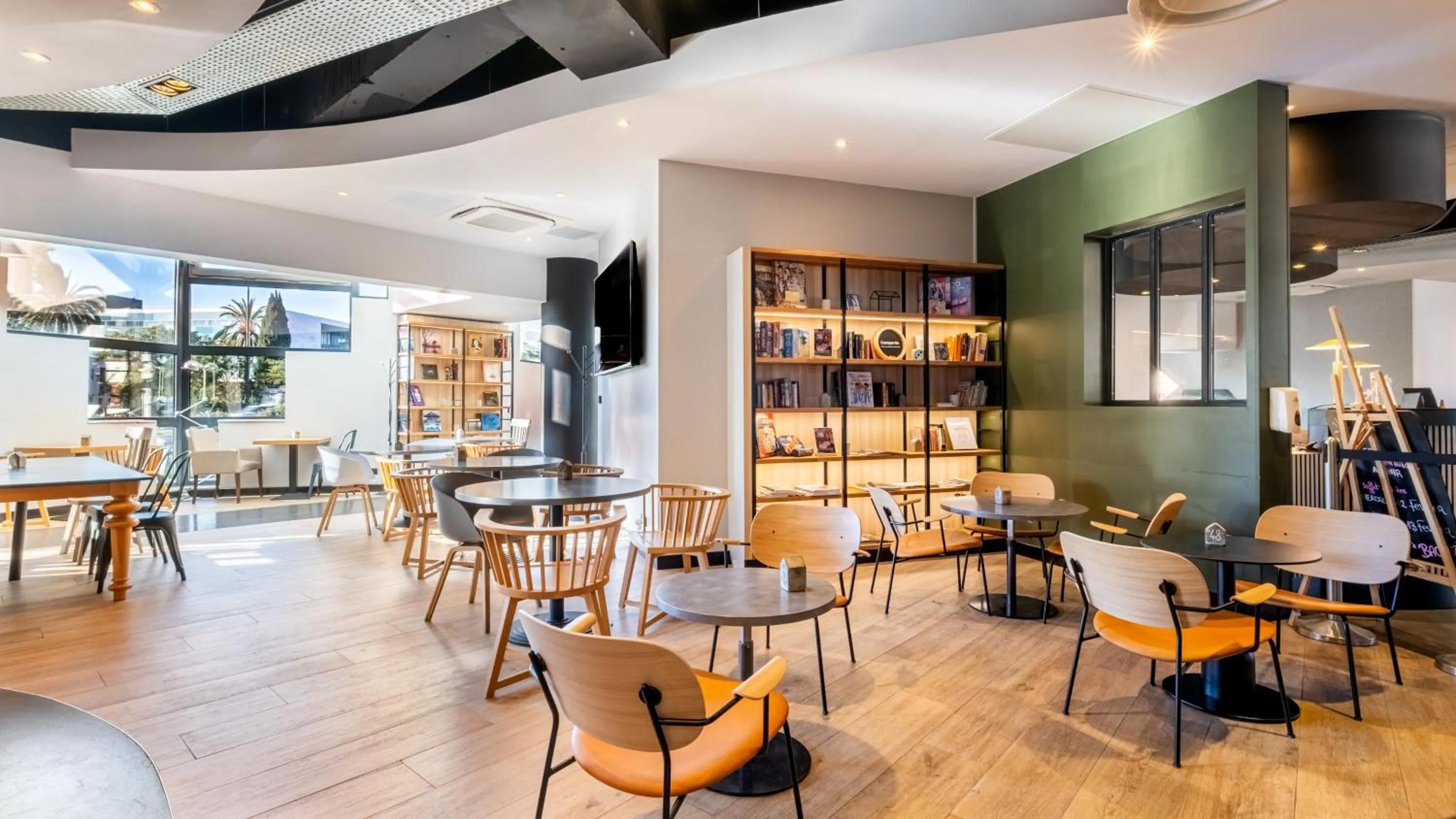 Restaurant/places to eat in Campanile PRIME - Nice Airport