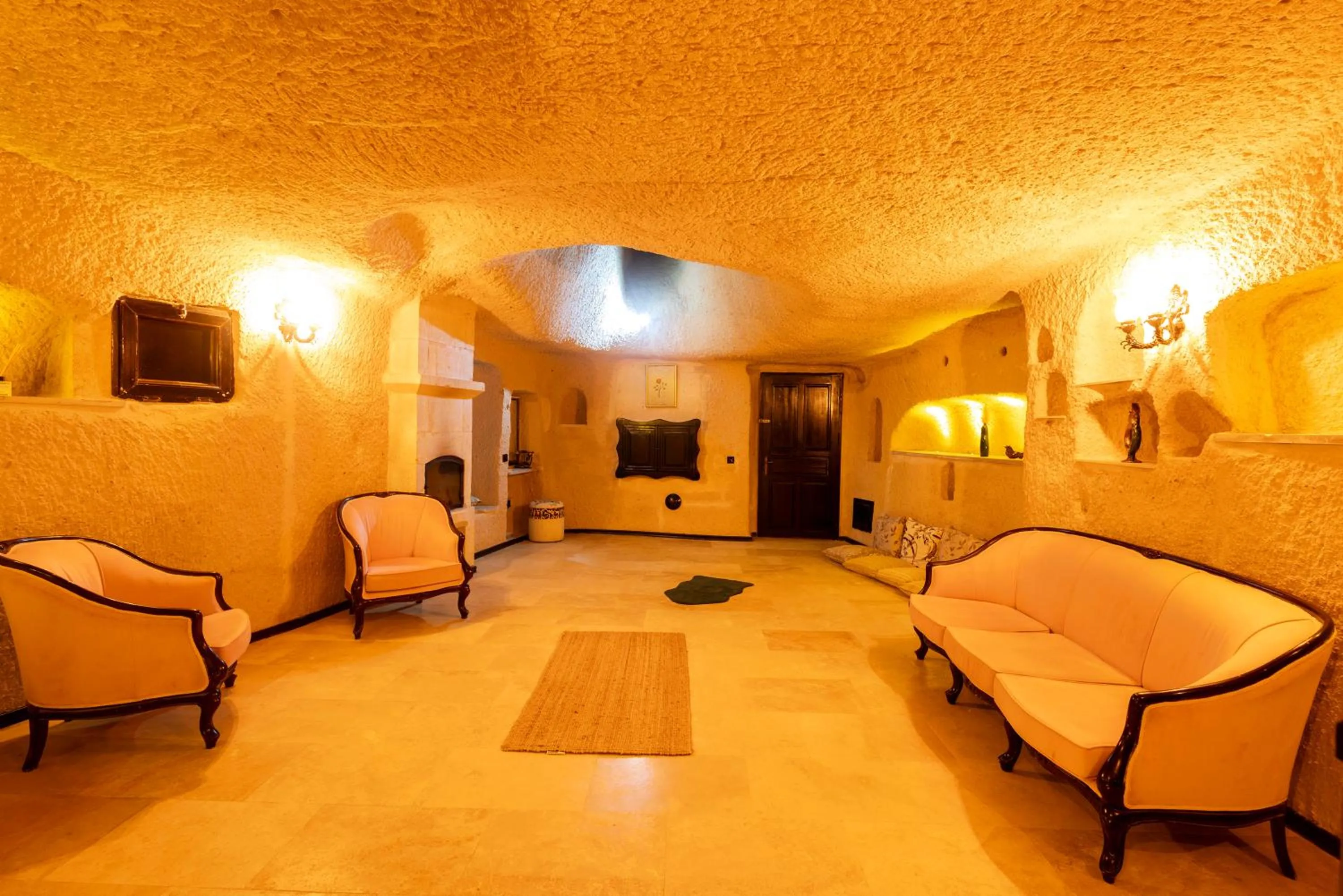 Communal lounge/ TV room in Drala Inn Cappadocia