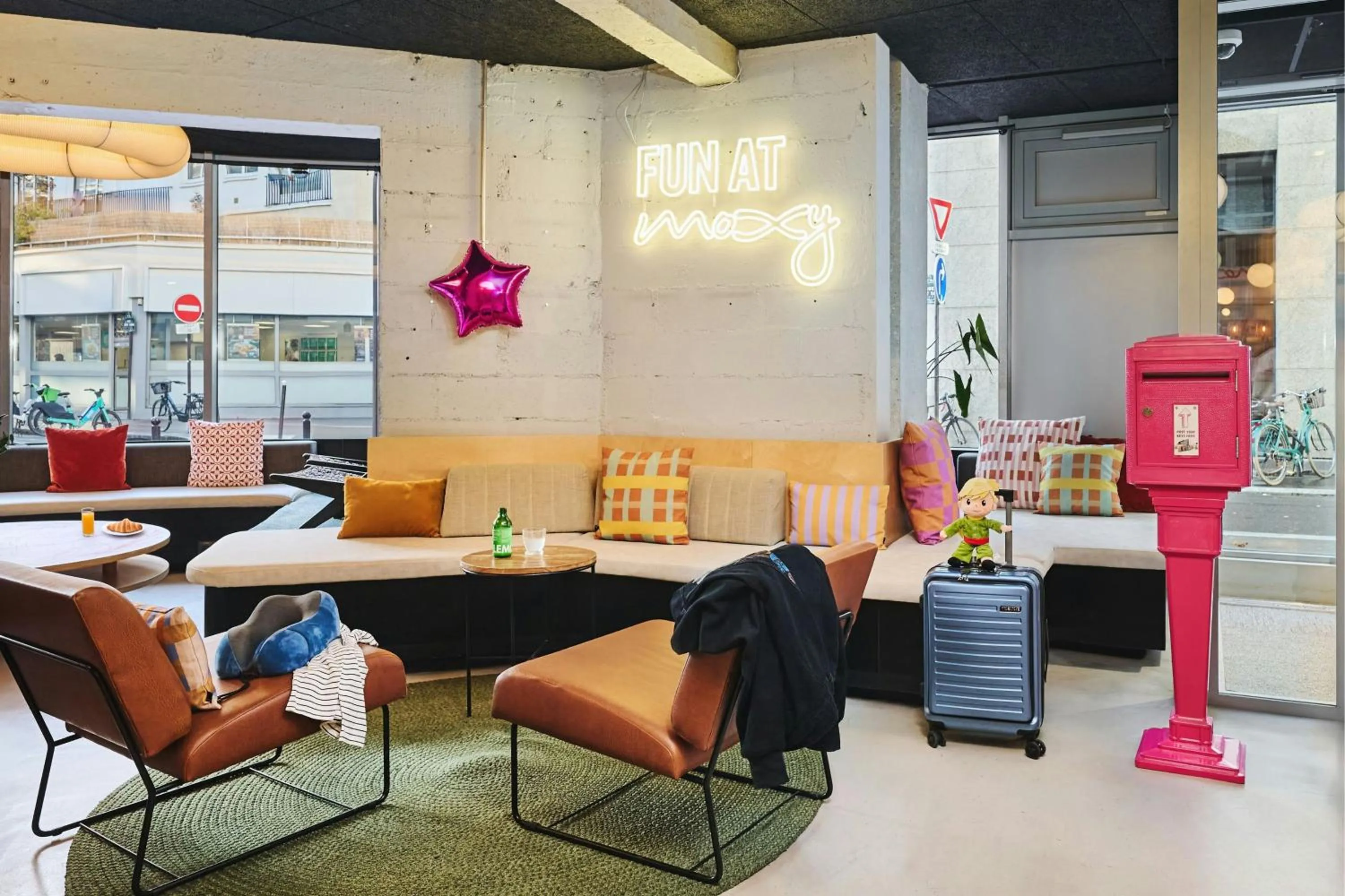 Lobby or reception in Moxy Paris Bastille