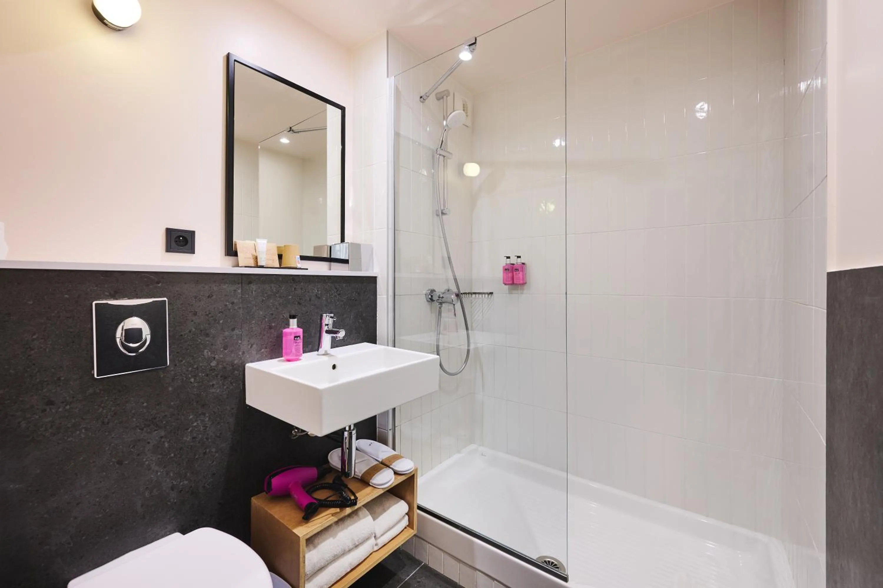 Bathroom in Moxy Paris Bastille