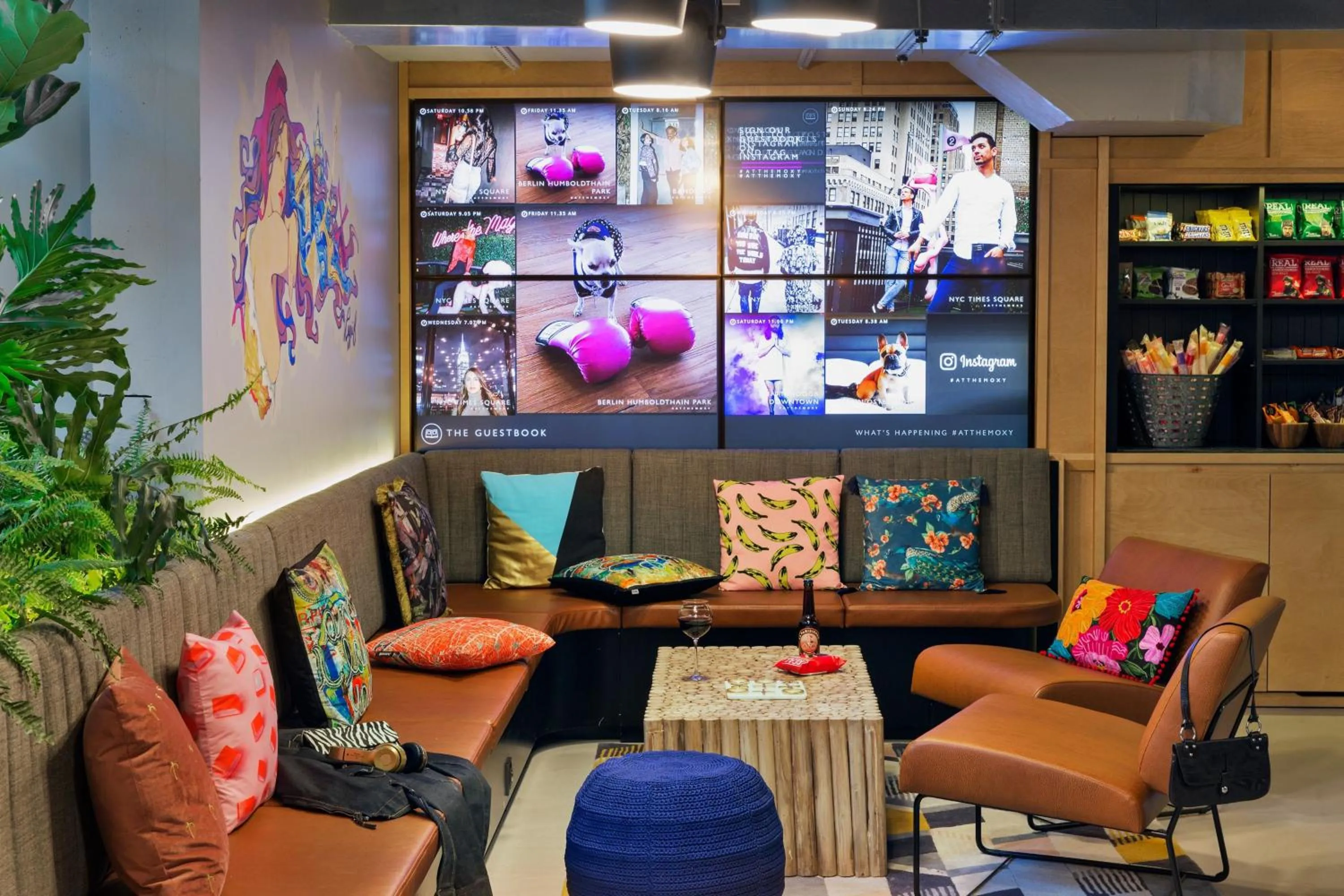 Lobby or reception in Moxy Paris Bastille