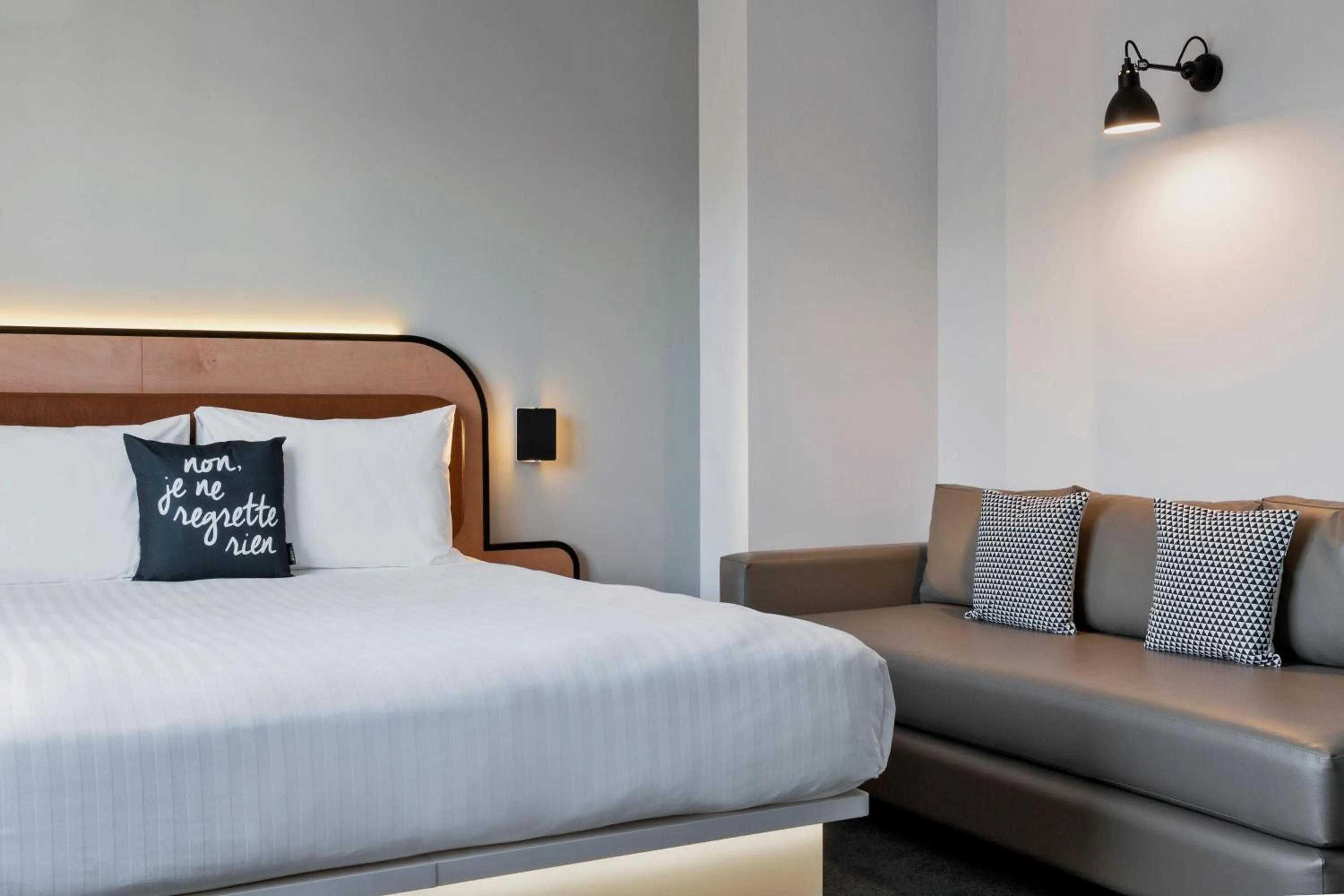 Photo of the whole room, Bed in Moxy Paris Bastille