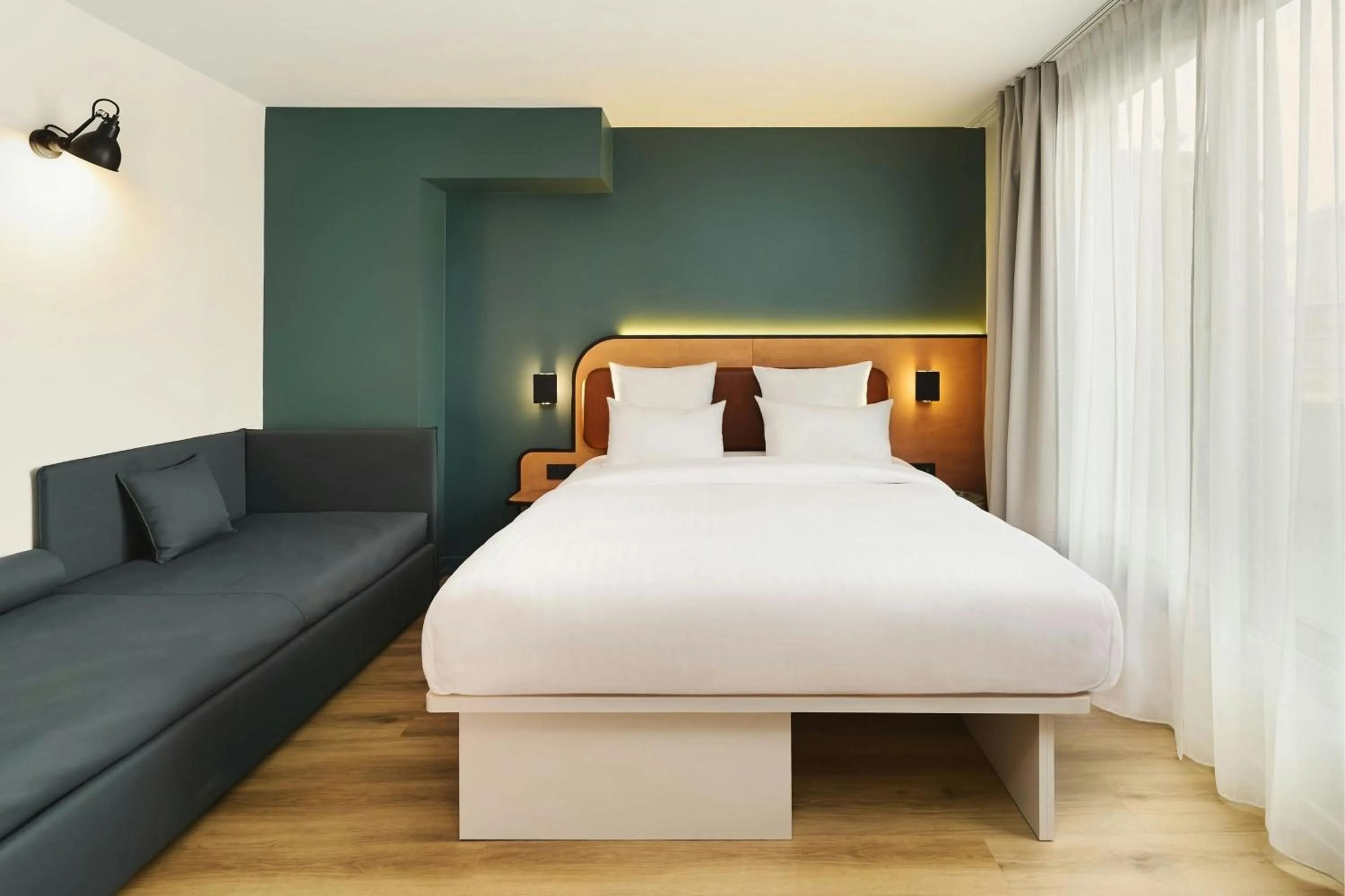 Photo of the whole room, Bed in Moxy Paris Bastille