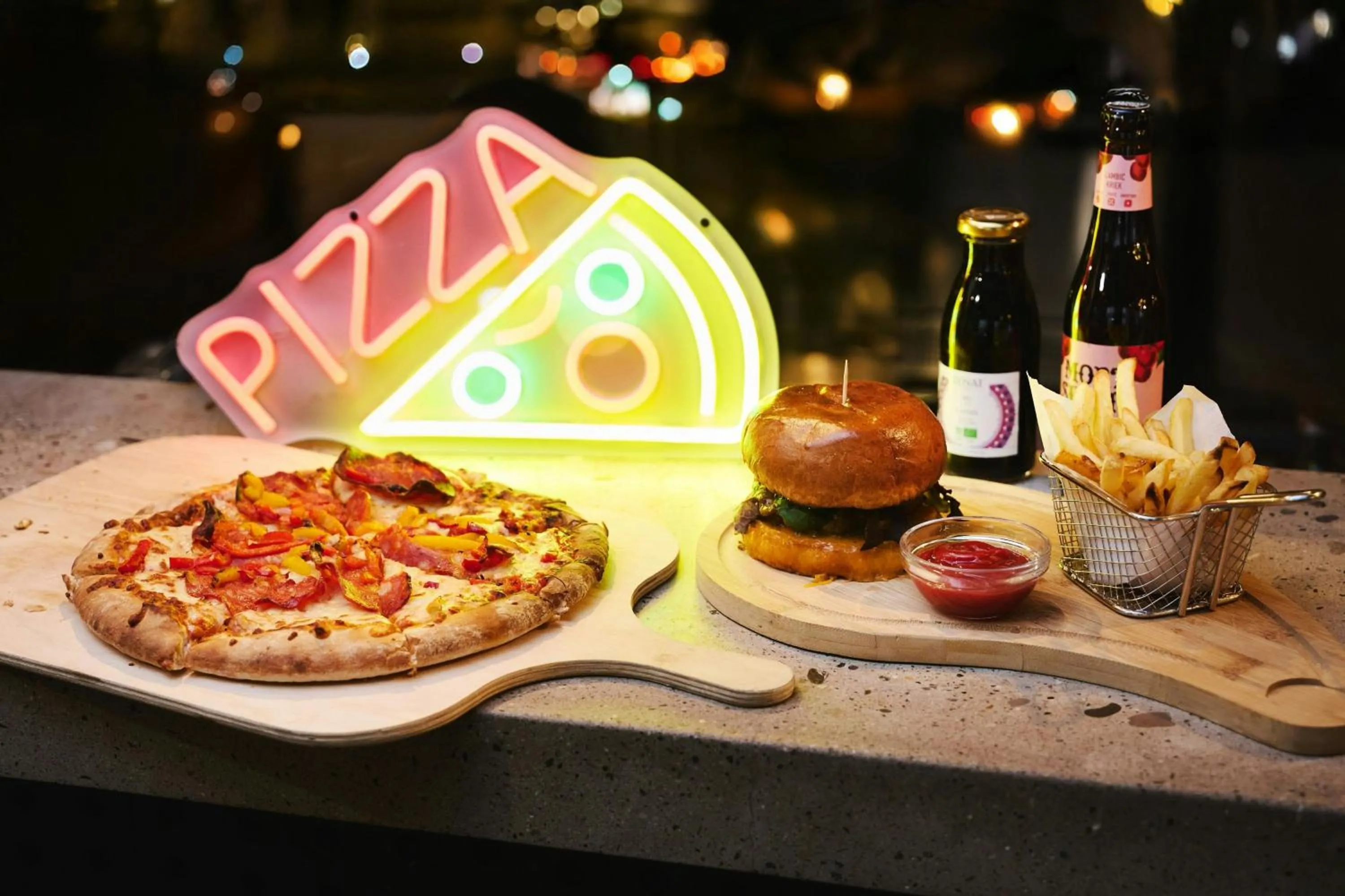 Lounge or bar in Moxy Paris Bastille