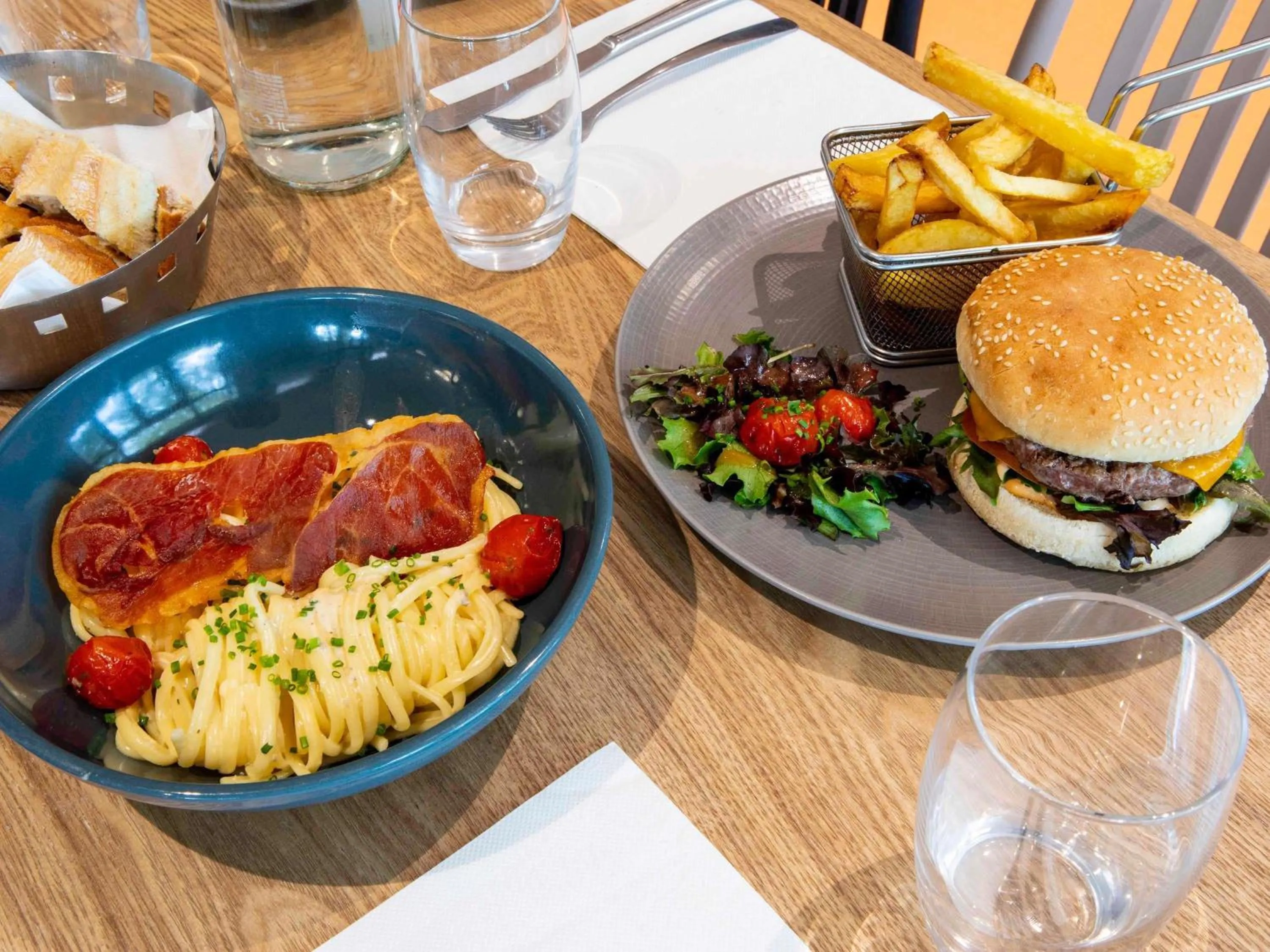 Restaurant/places to eat in Ibis Styles Paris Saint Denis Pleyel