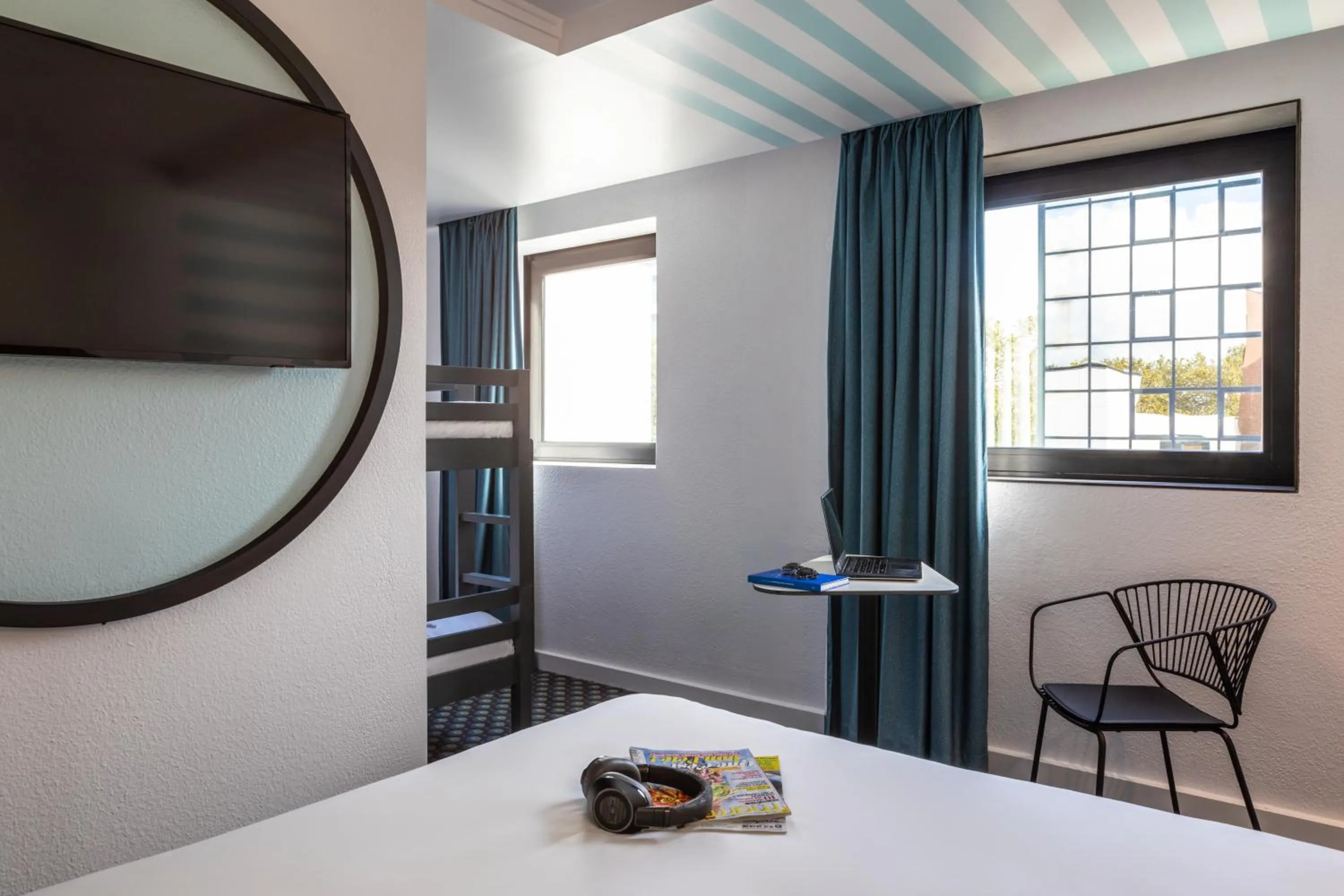 TV and multimedia in Ibis Styles Paris Saint Denis Pleyel