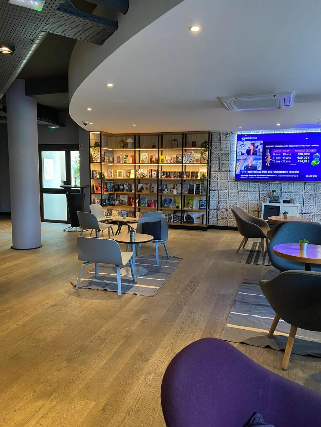 Communal lounge/ TV room in Kyriad Le Blanc-Mesnil