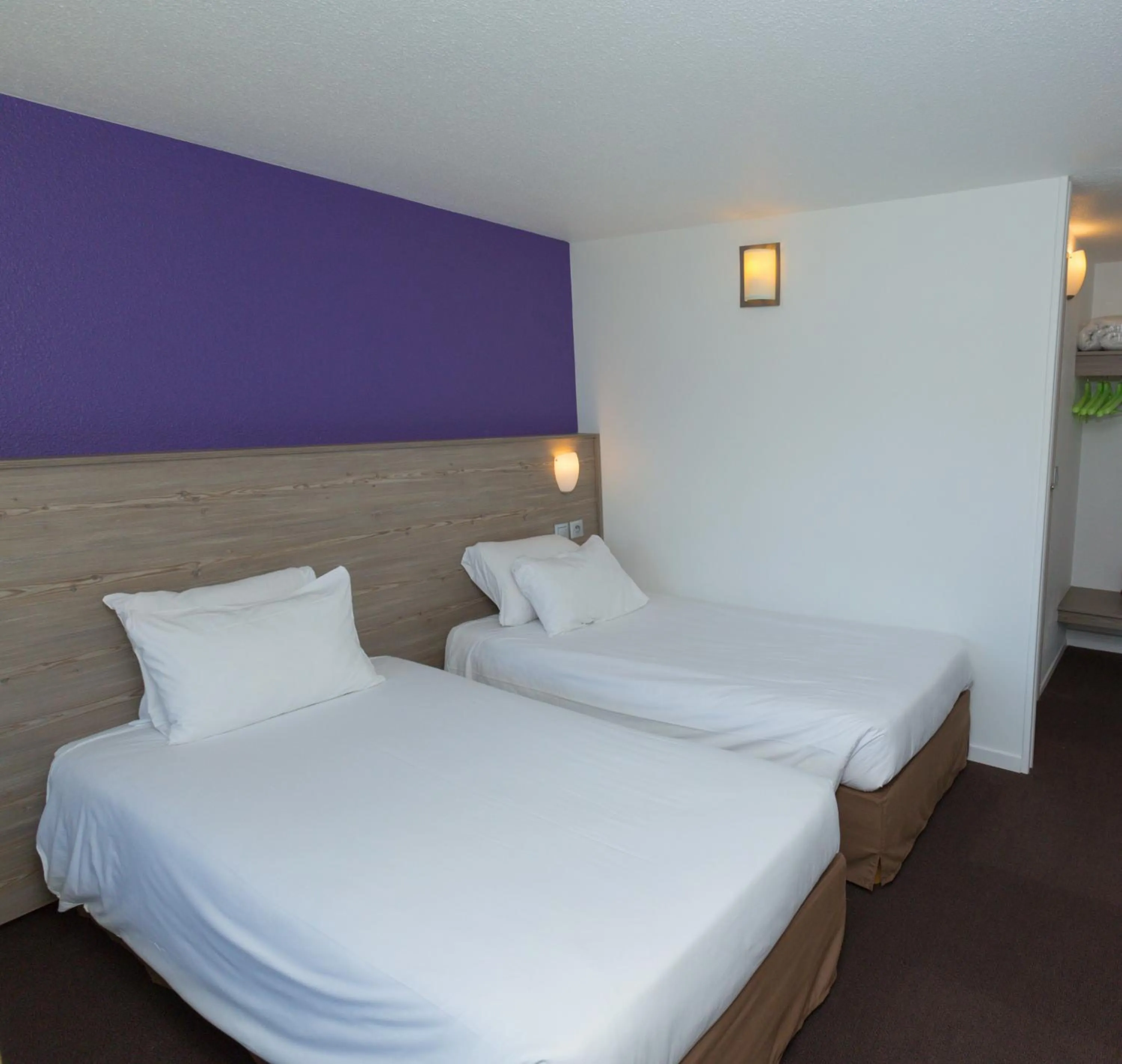 Bed in Kyriad Chantilly Sud - Luzarches