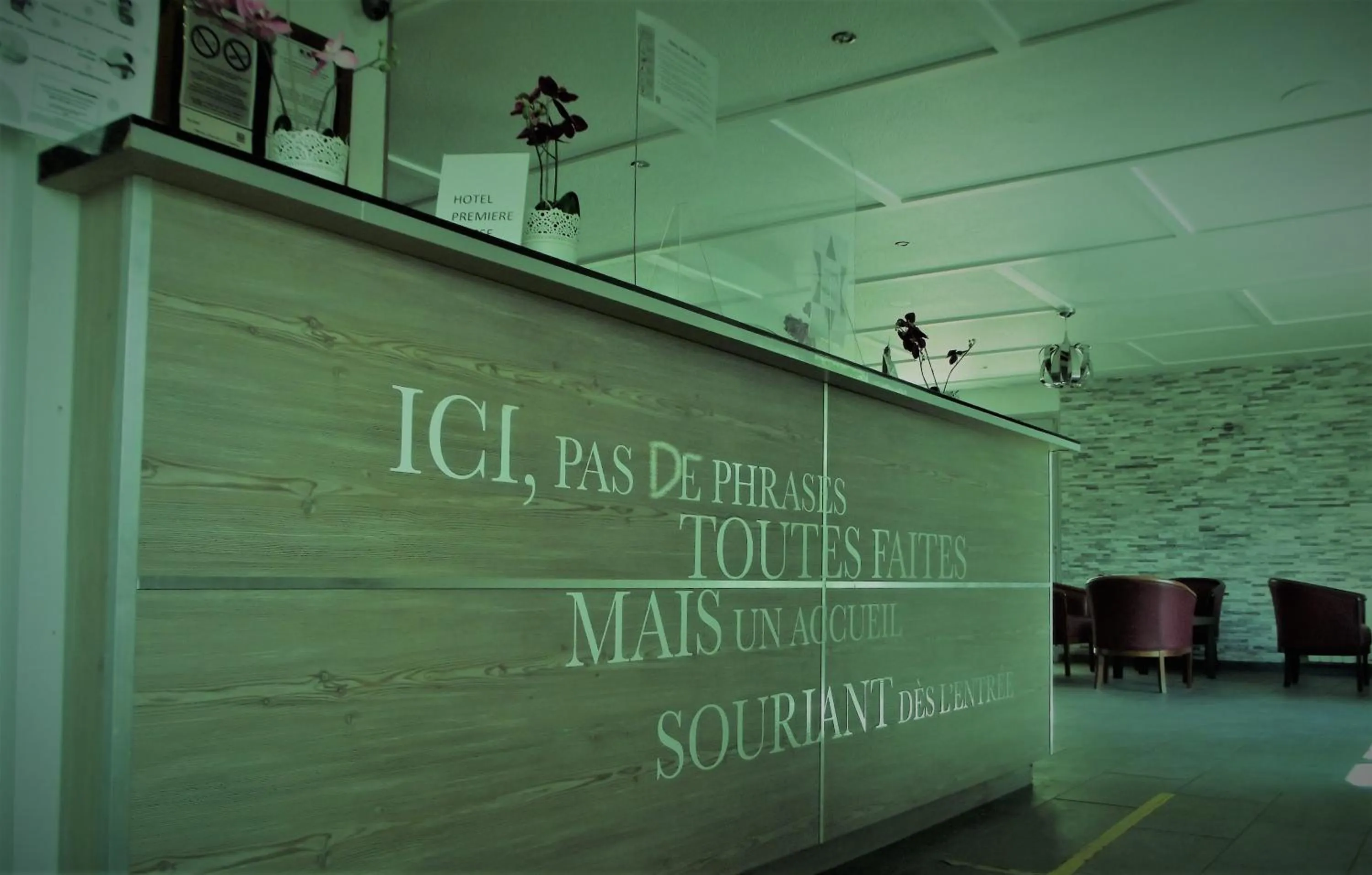 Communal lounge/ TV room in Kyriad Chantilly Sud - Luzarches