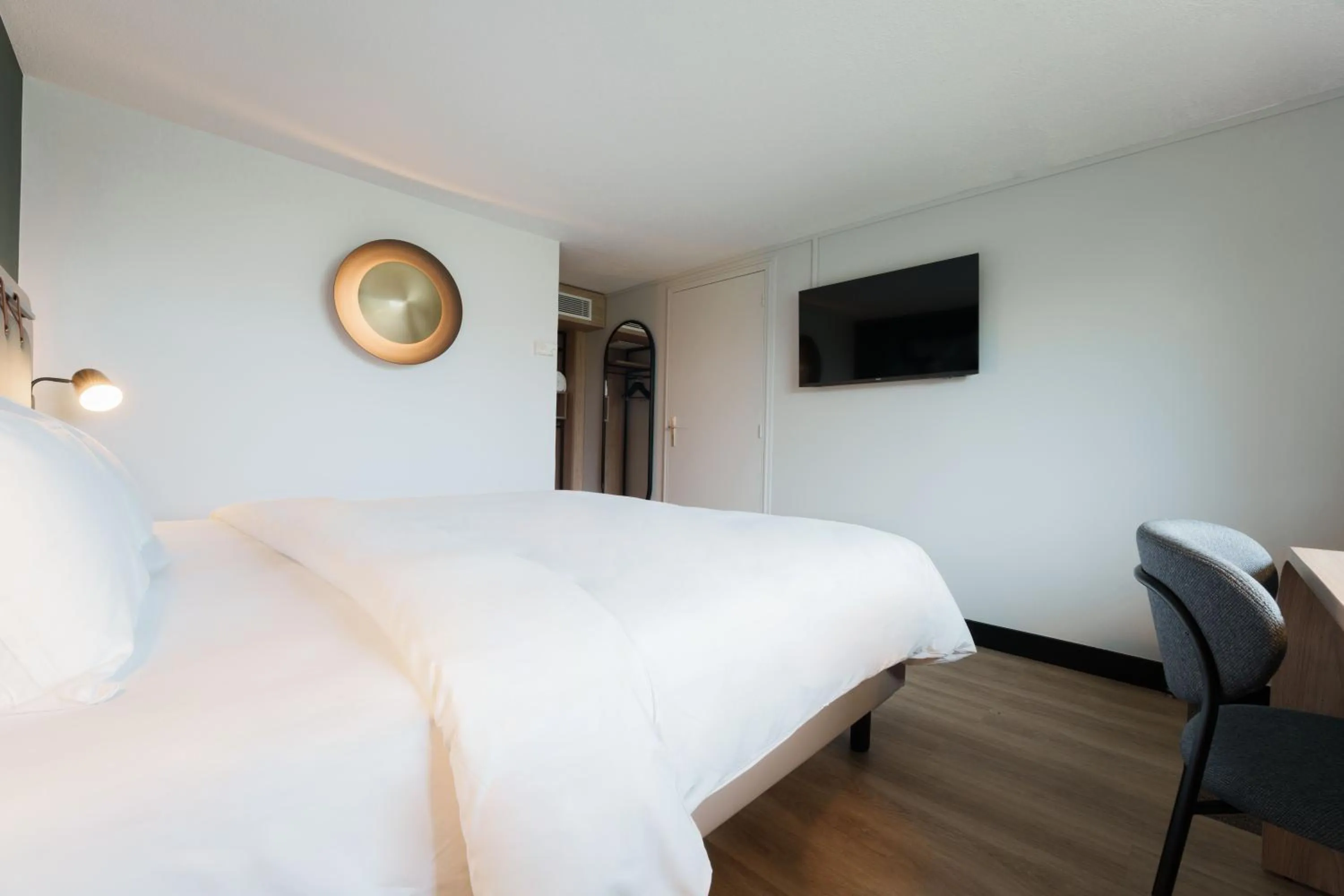 Bed in Campanile NATURE - Paris Ouest Gennevilliers Port