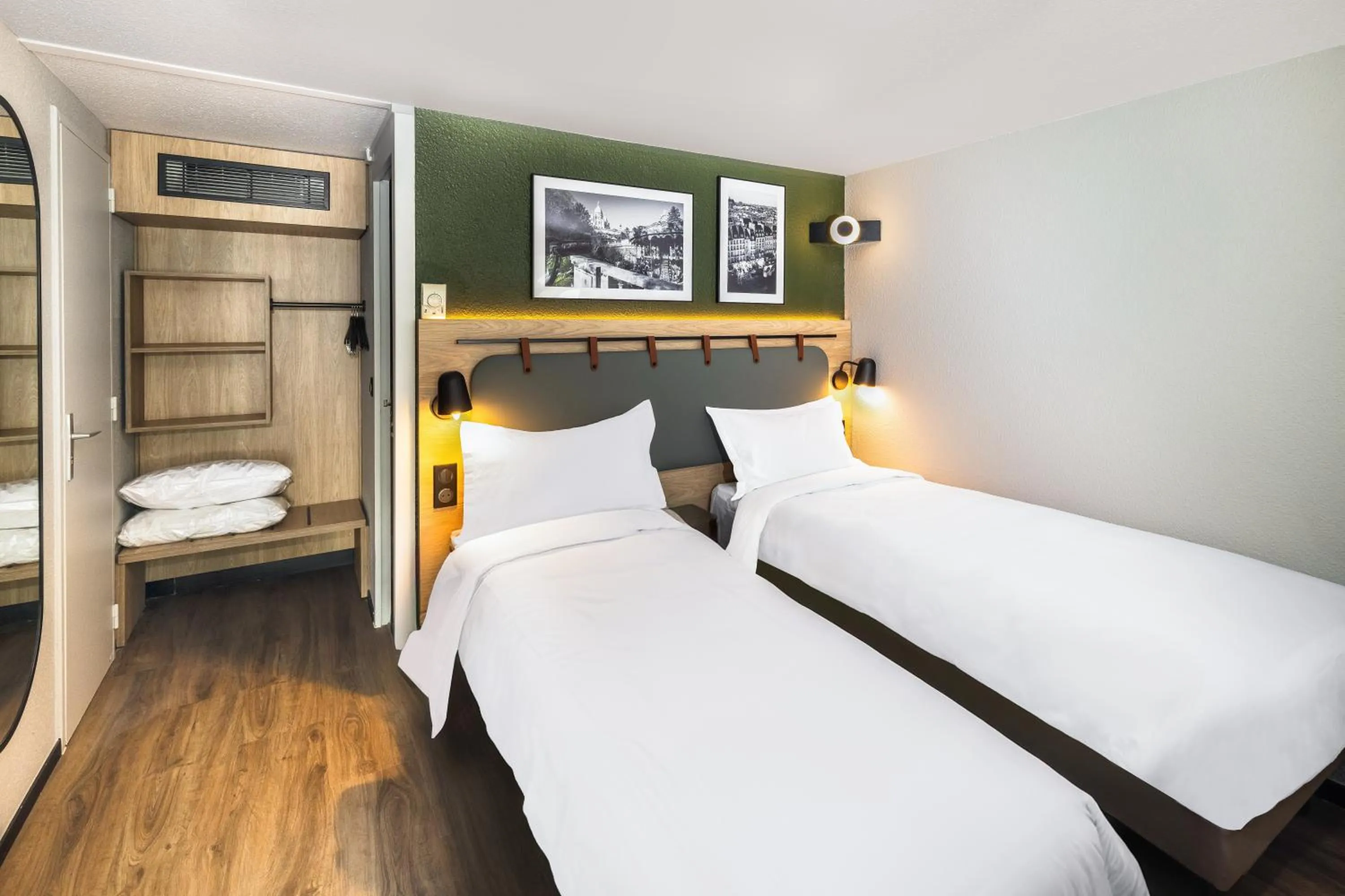 Bed in Campanile NATURE - Paris Ouest Gennevilliers Port