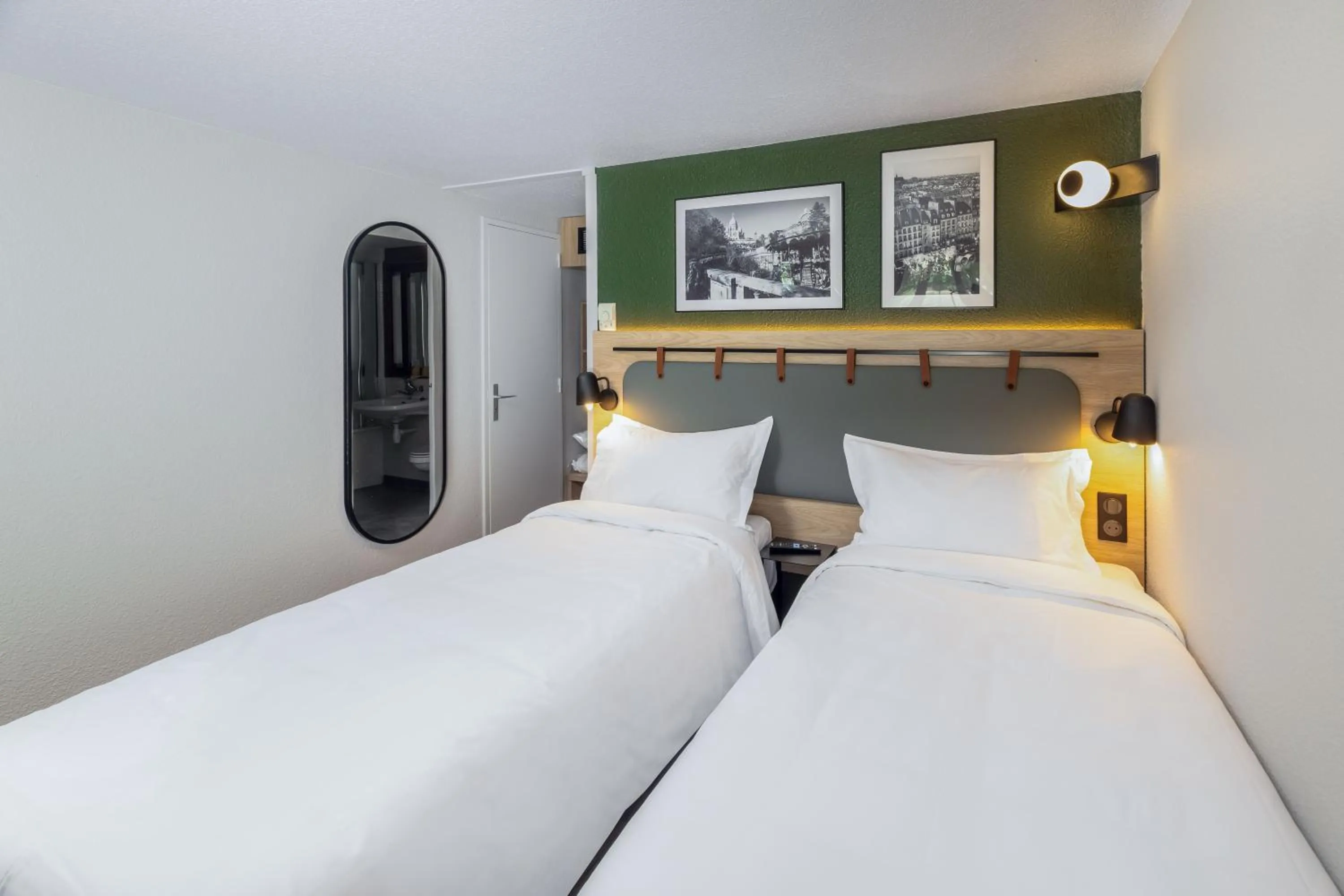 Bed in Campanile NATURE - Paris Ouest Gennevilliers Port