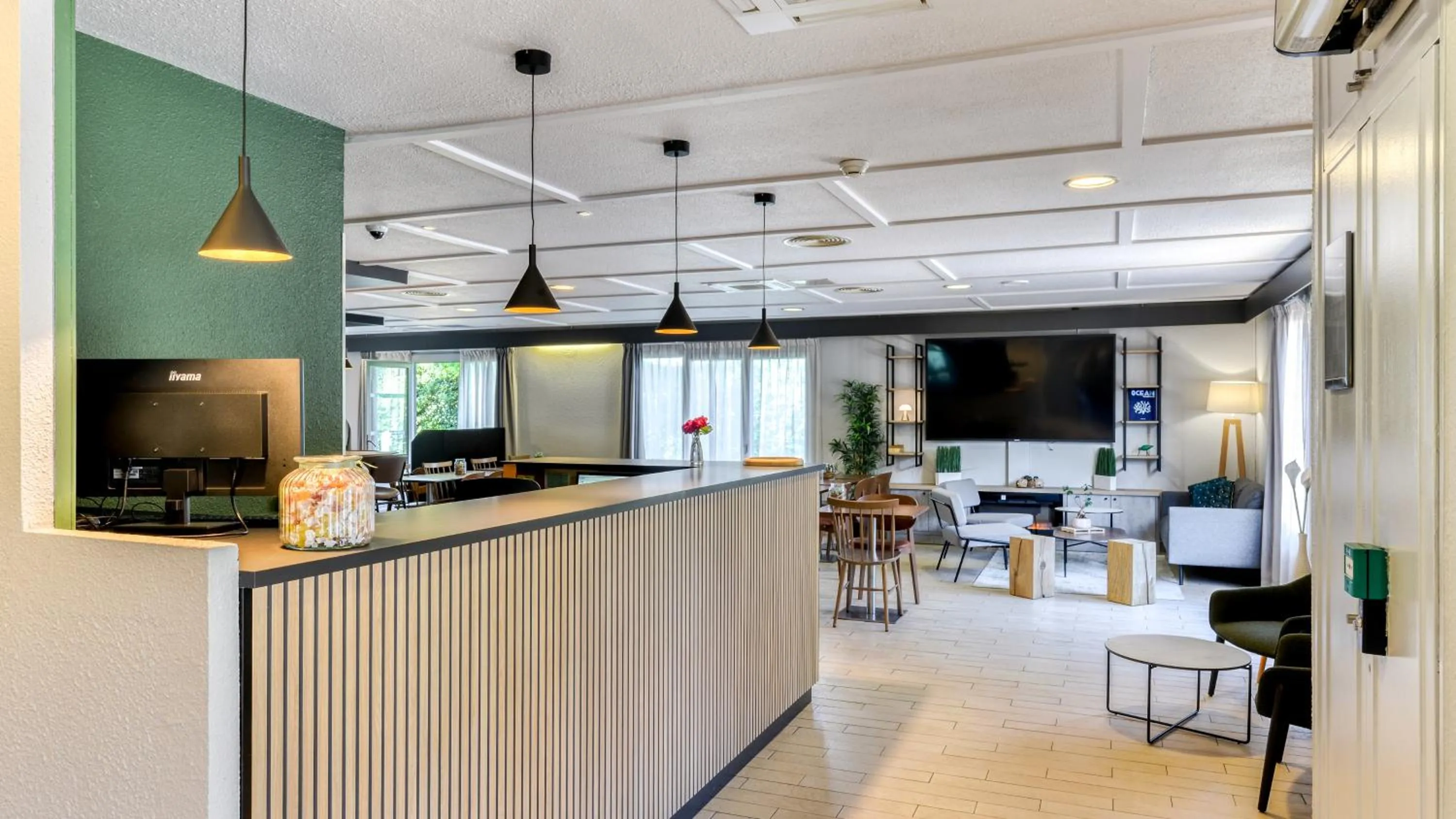 Lobby or reception in Campanile NATURE - Paris Ouest Gennevilliers Port