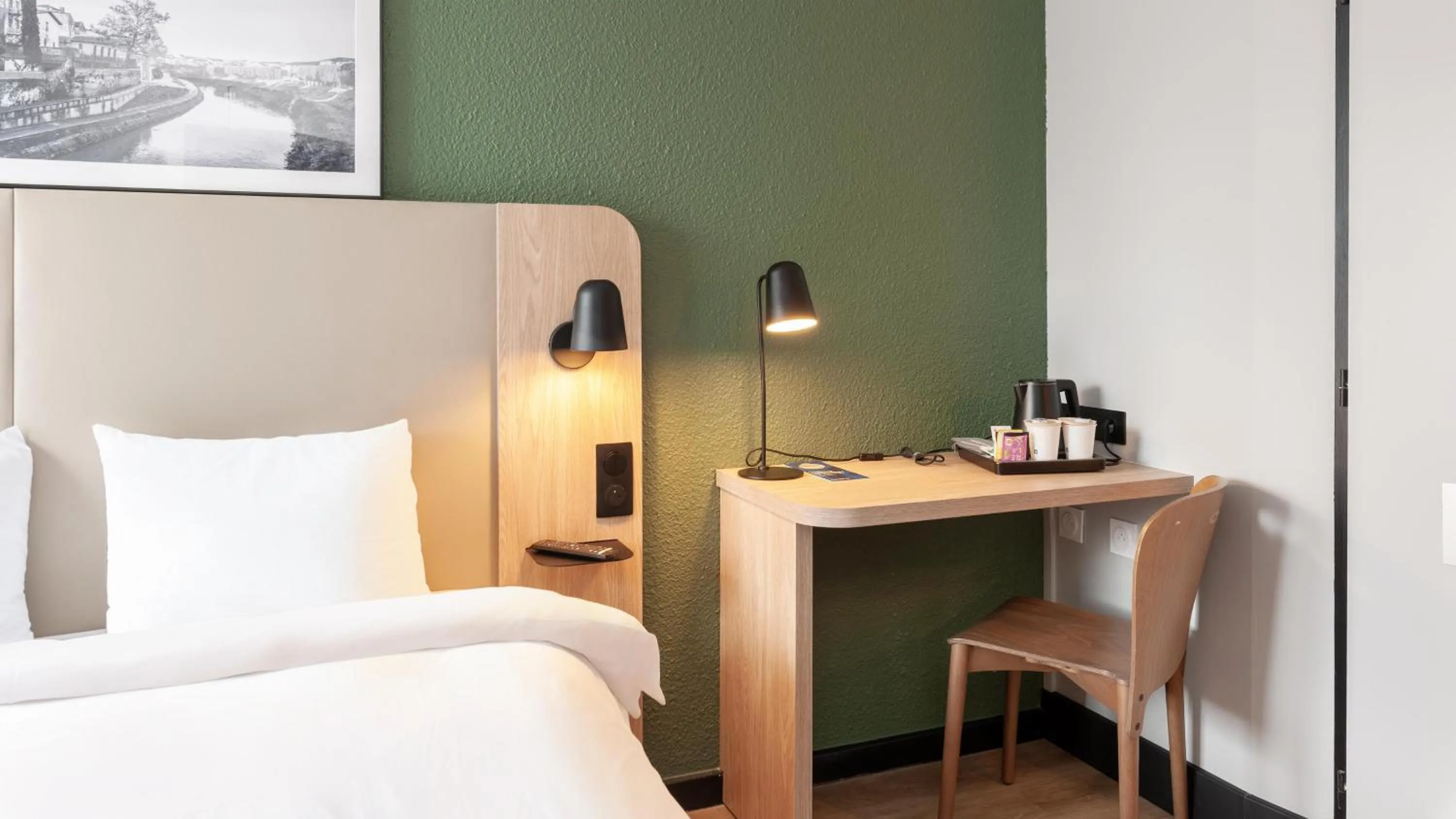 Bedroom, Bed in Campanile NATURE - Epône